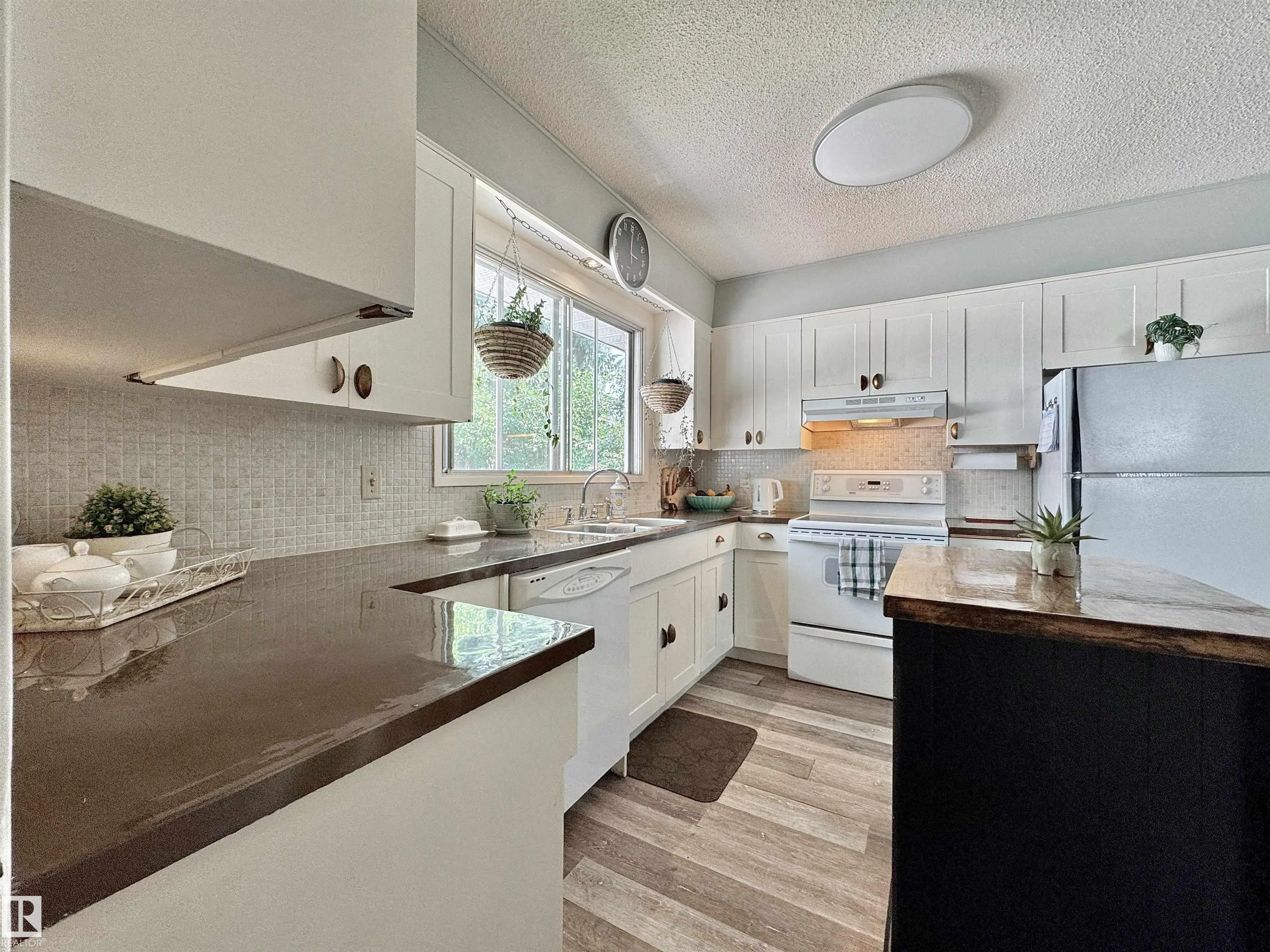 119 GARLAND Crescent