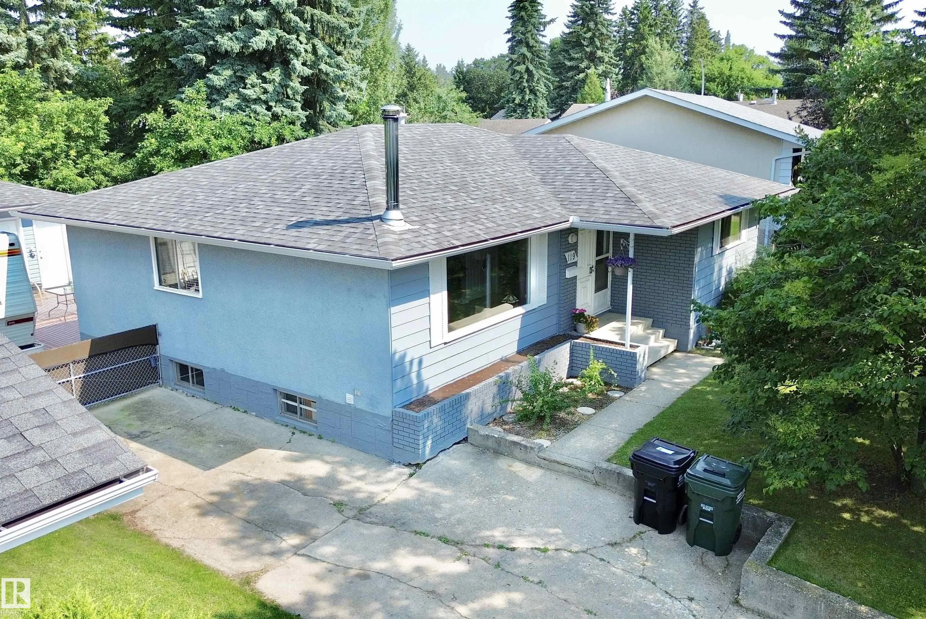 119 GARLAND Crescent