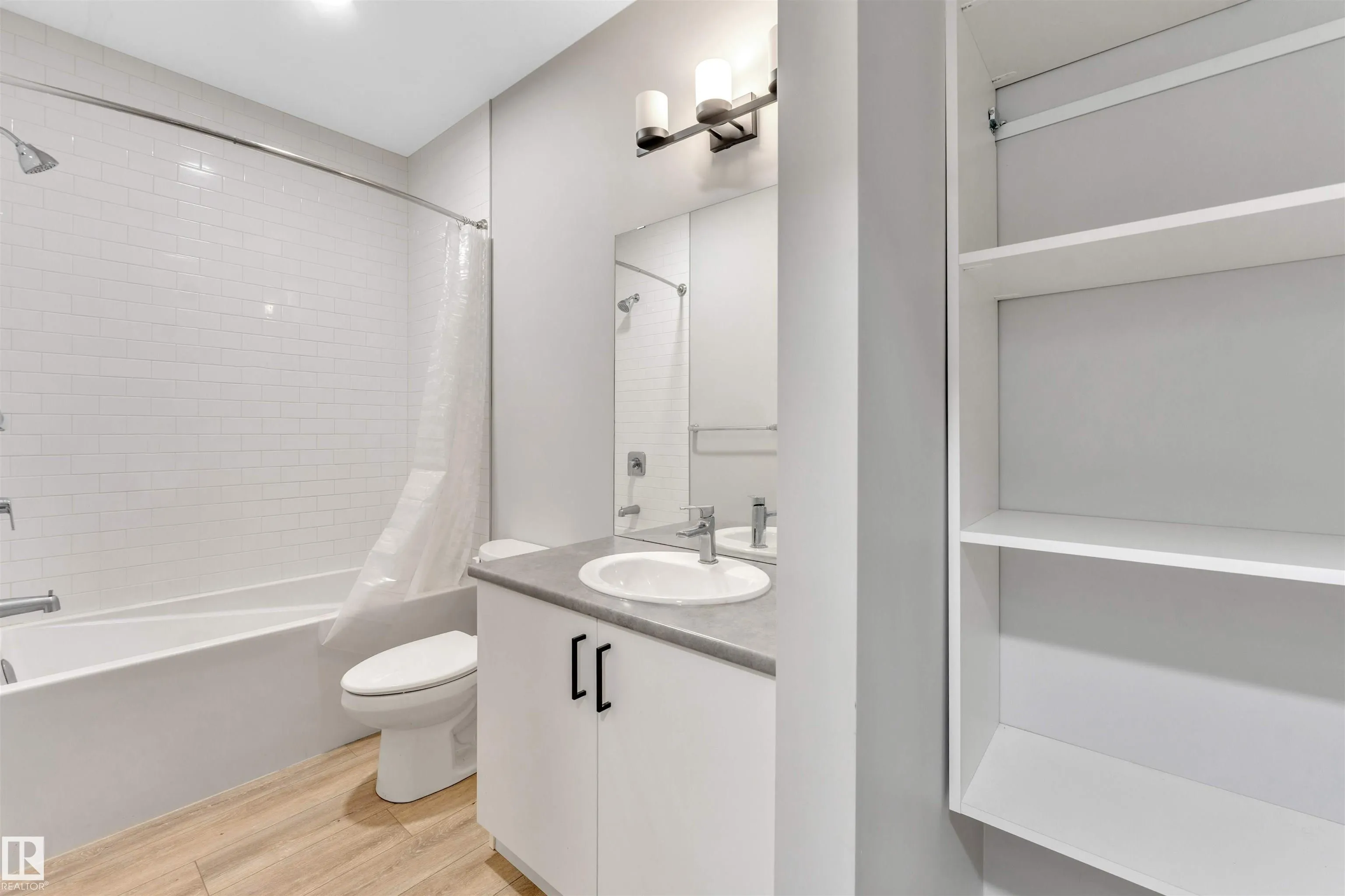 562 GLENRIDDING RAVINE Drive
