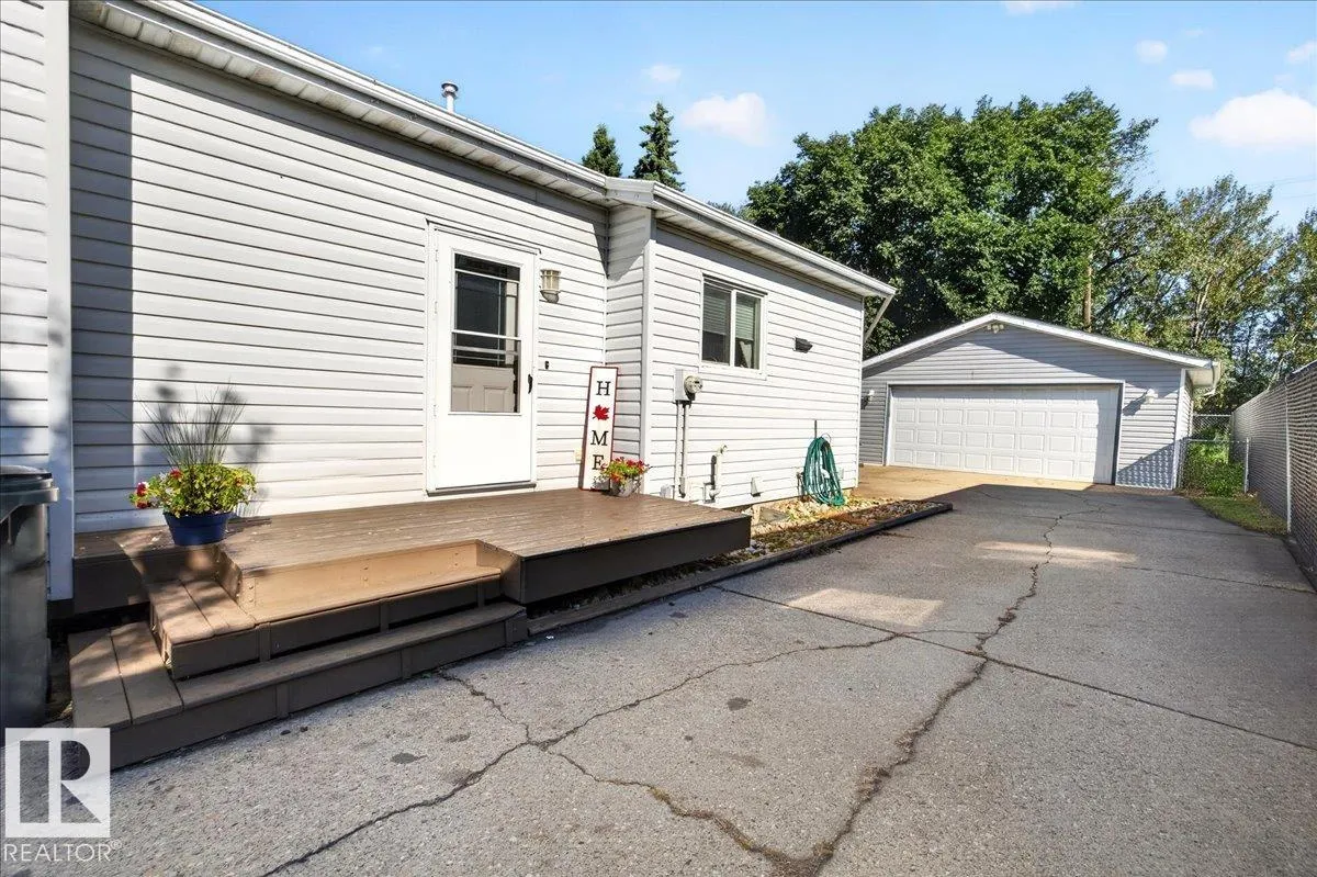 39 MCNABB Crescent