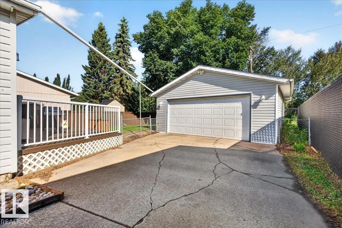 39 MCNABB Crescent