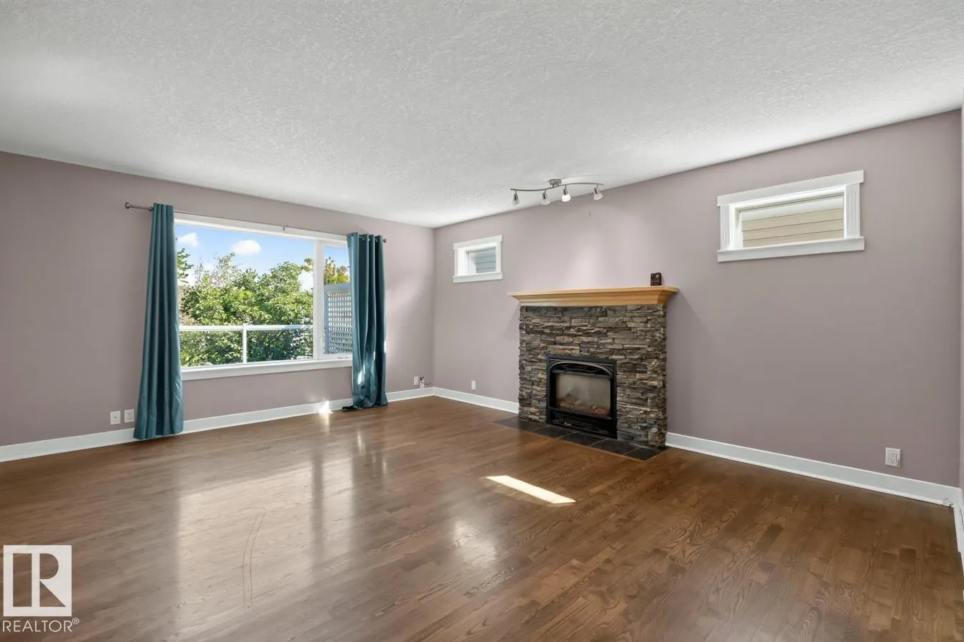 18 CASCADE Crescent