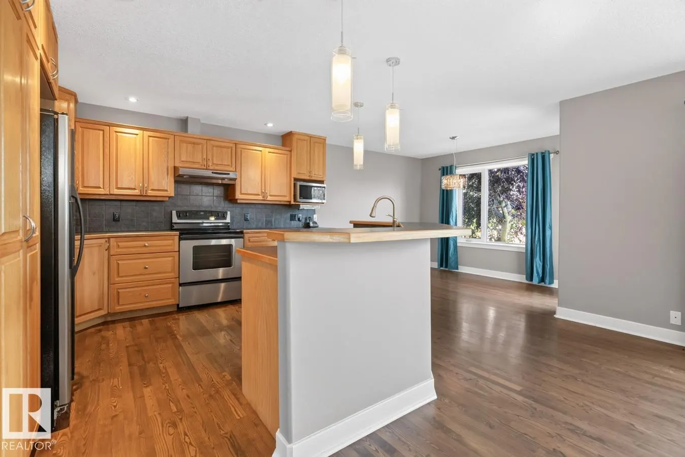 18 CASCADE Crescent