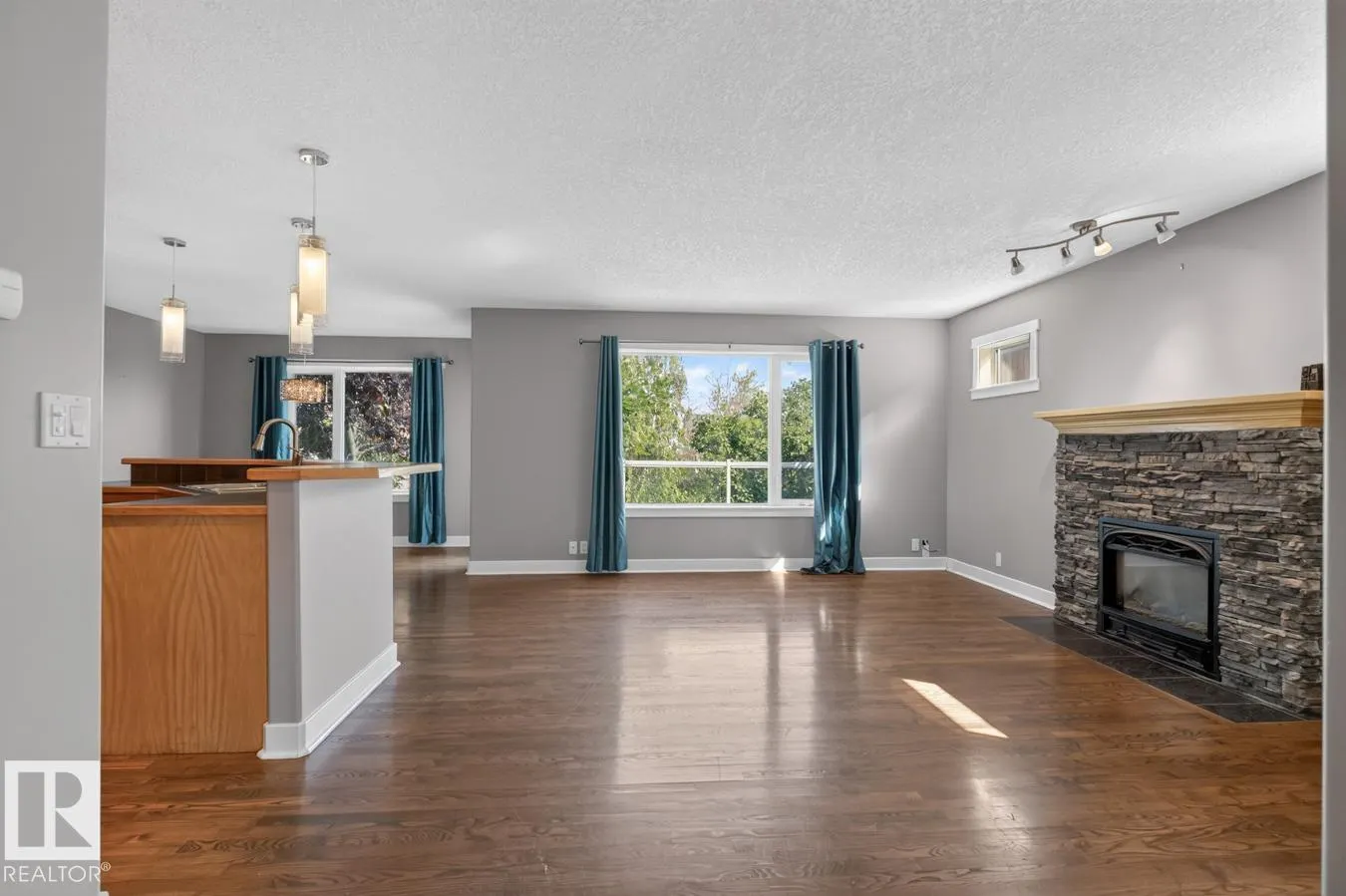18 CASCADE Crescent