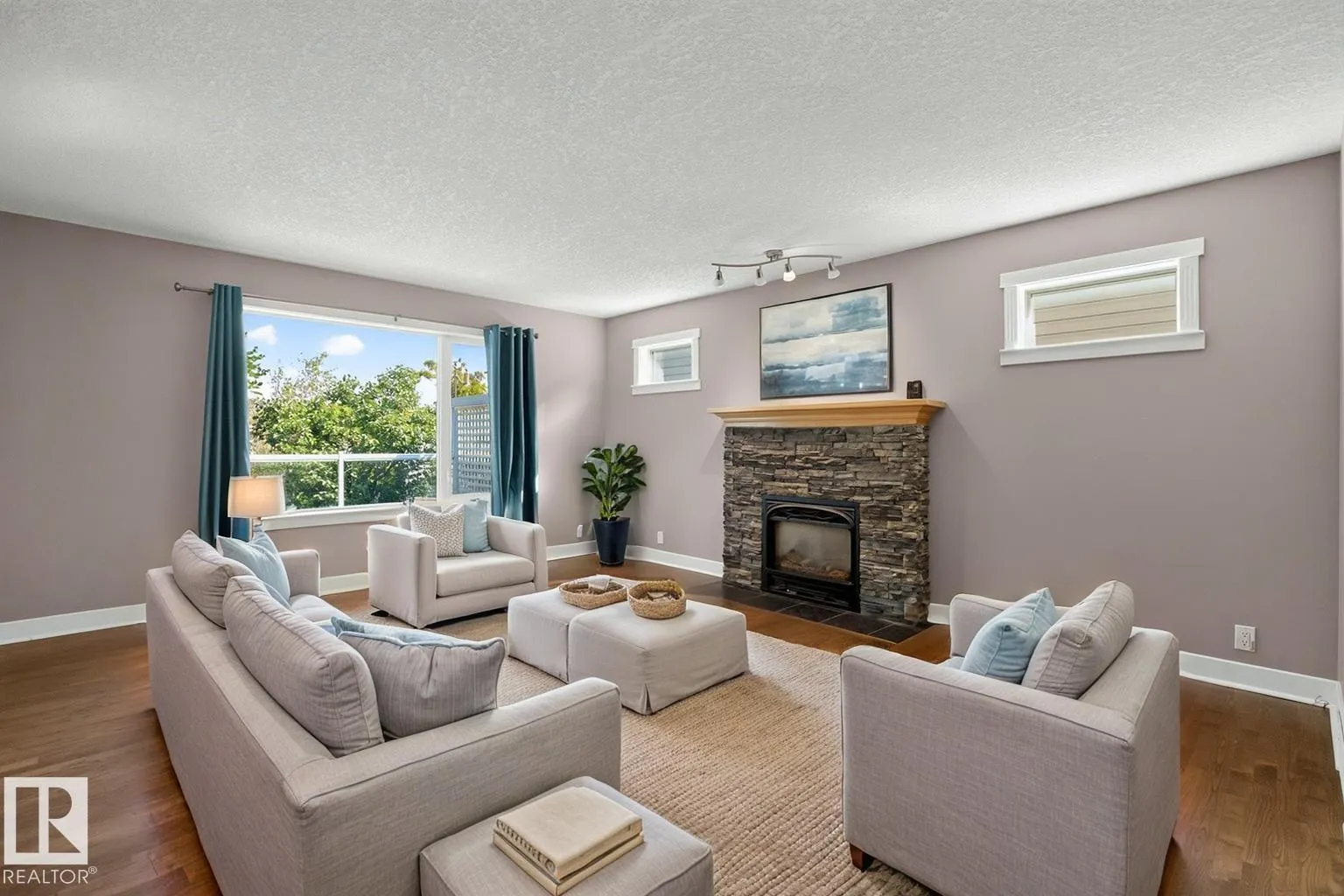 18 CASCADE Crescent