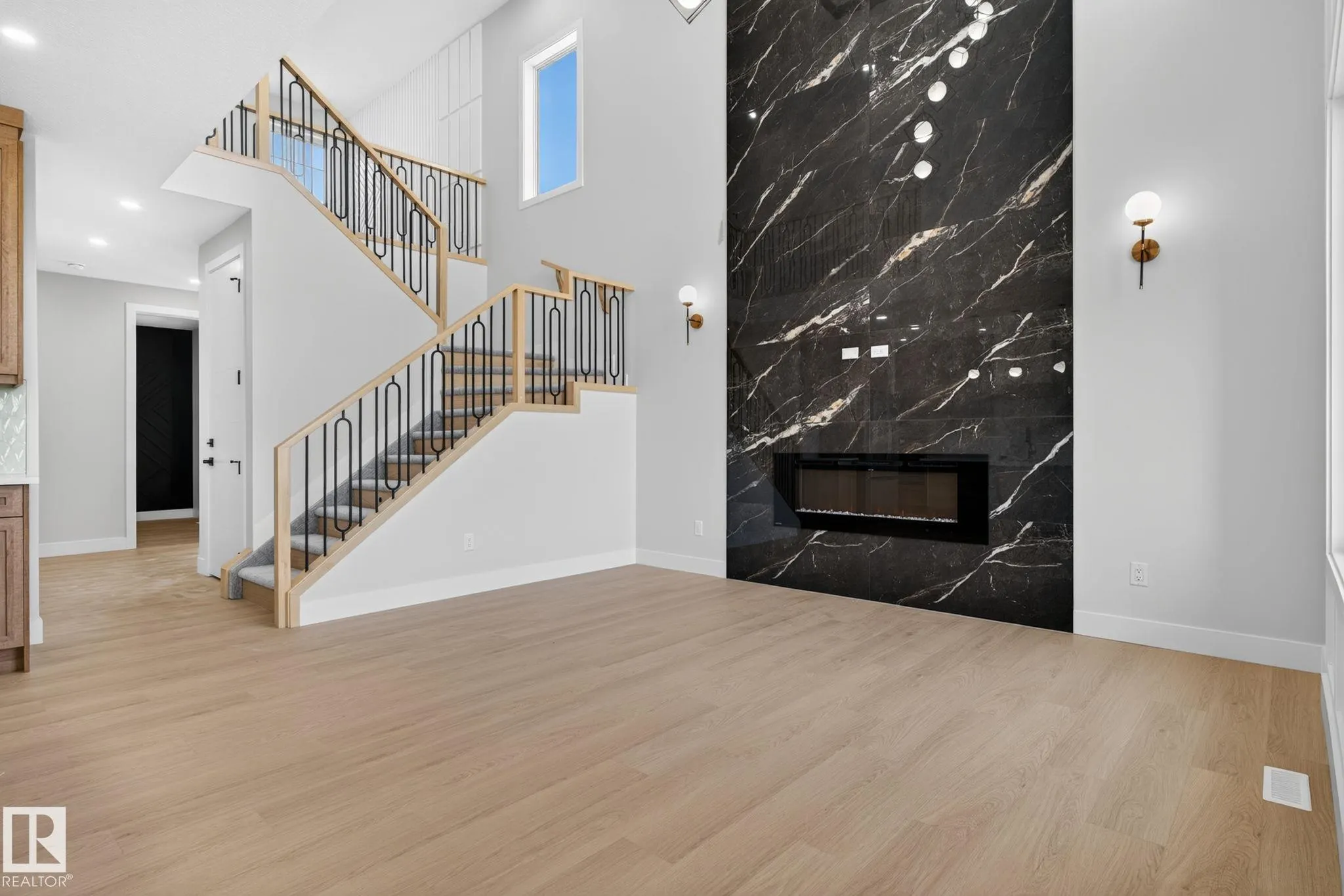 4272 Charles Close