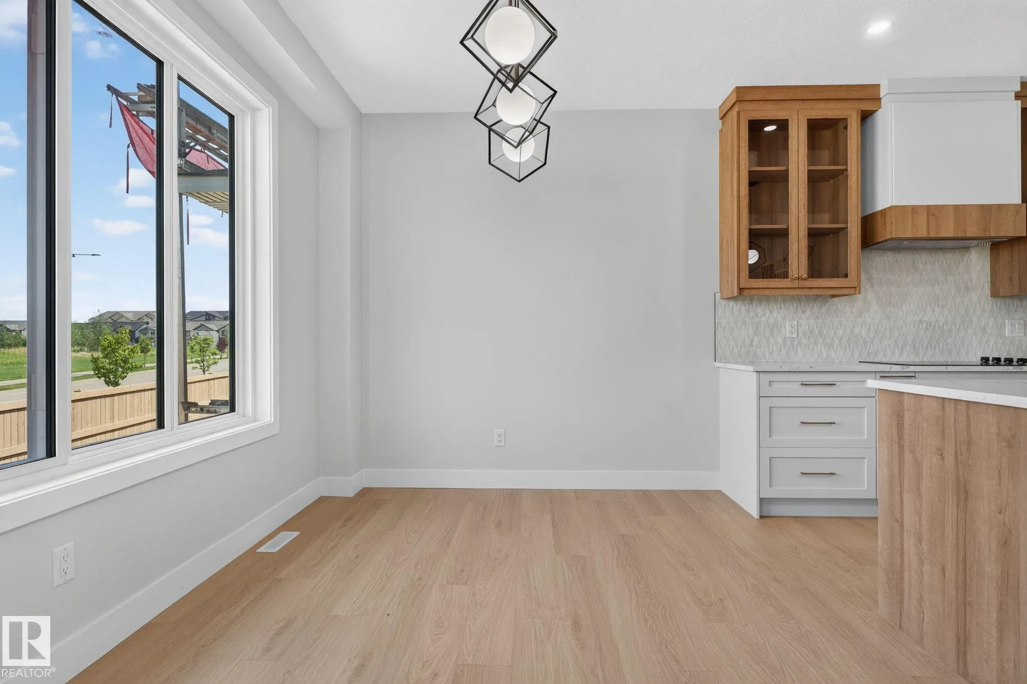 4272 Charles Close