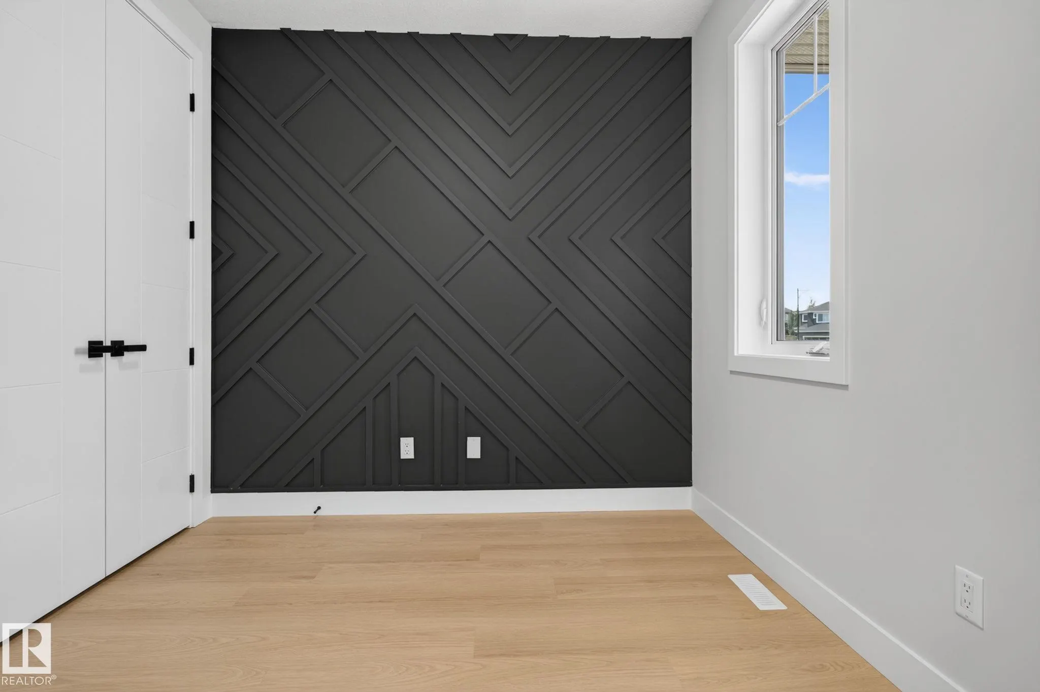 4272 Charles Close