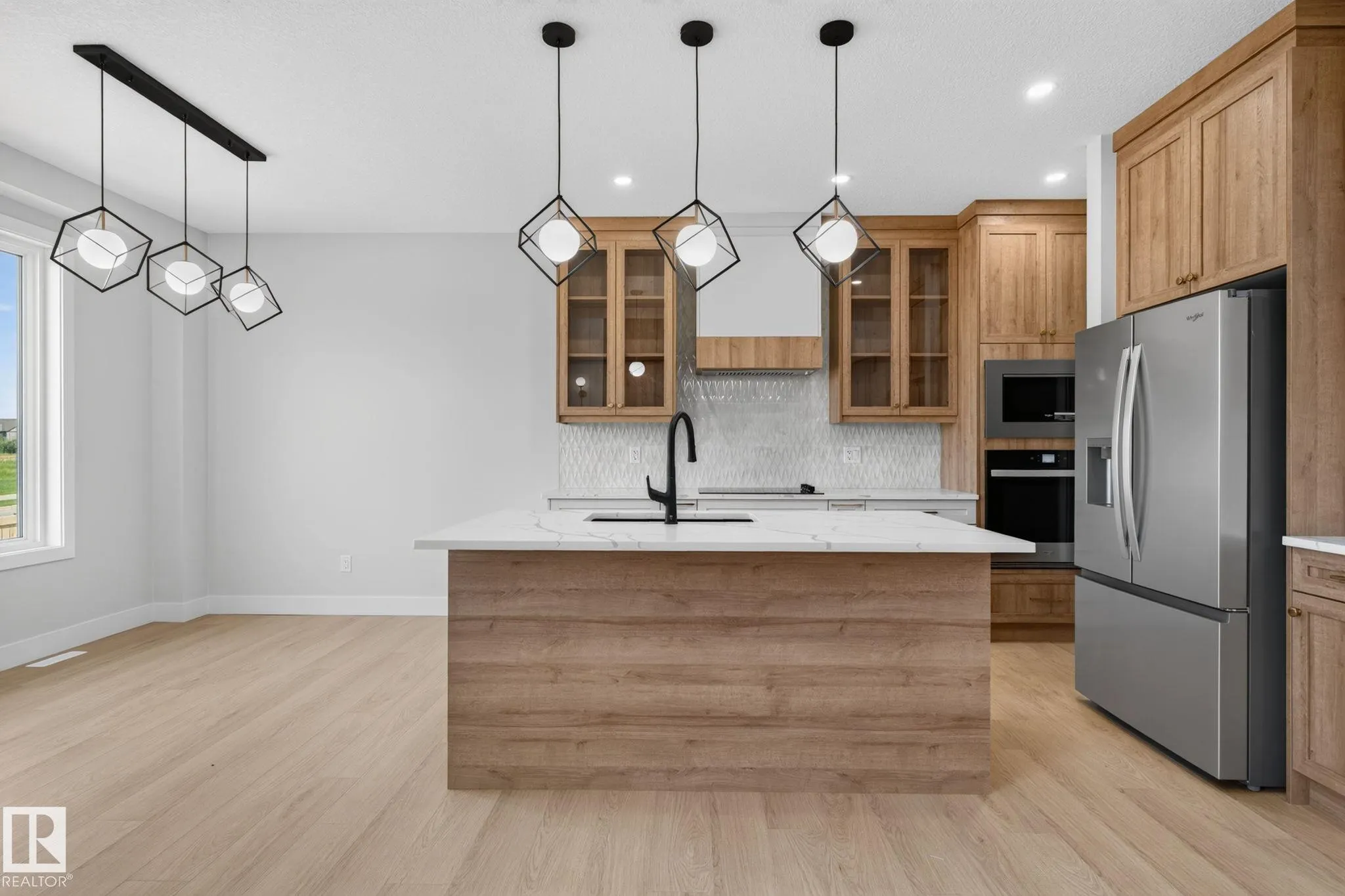 4272 Charles Close