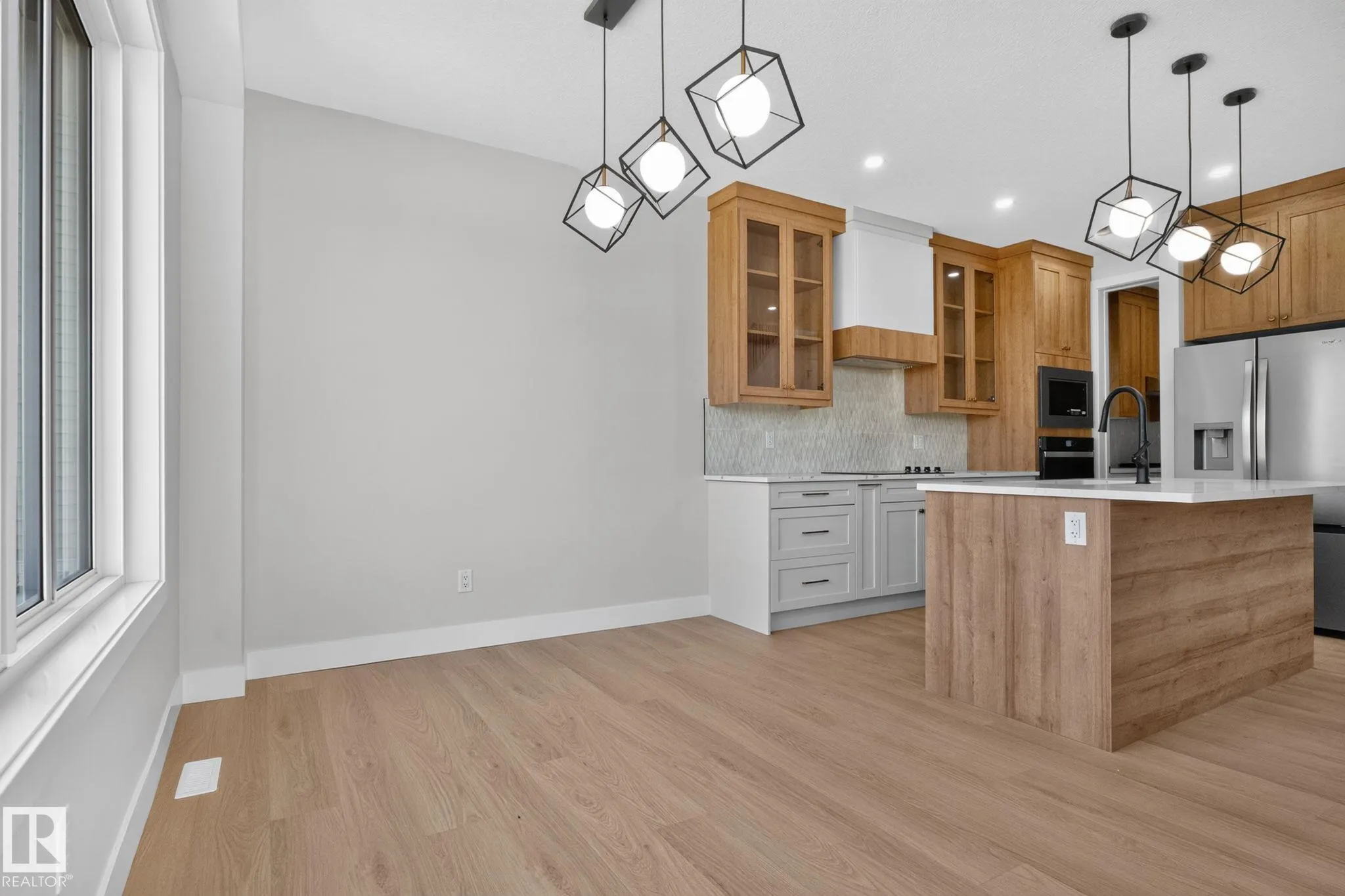 4272 Charles Close