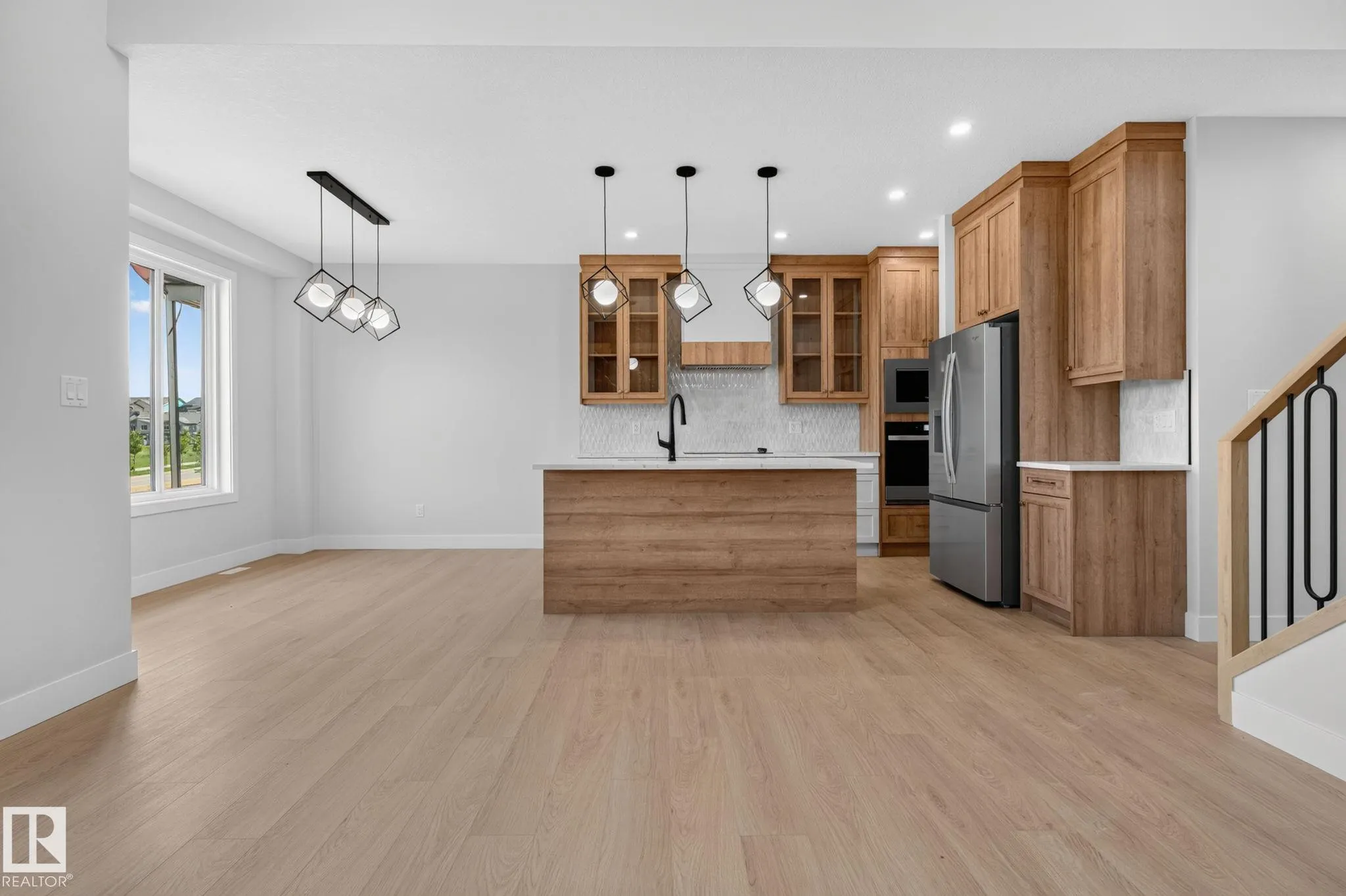 4272 Charles Close