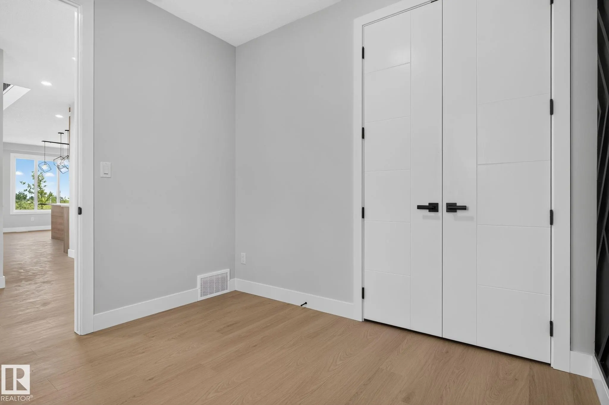4272 Charles Close