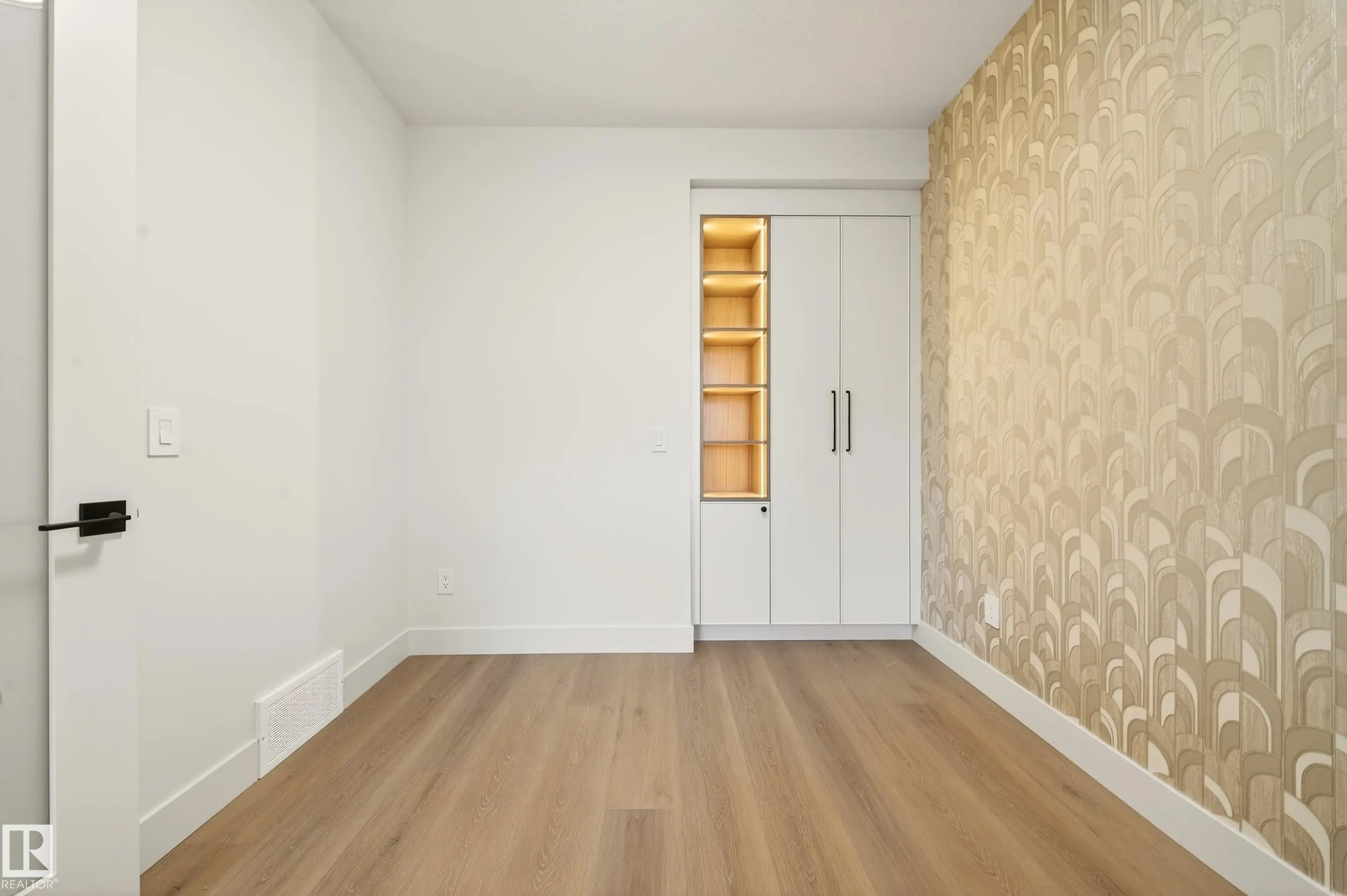 4276 CHARLES Close
