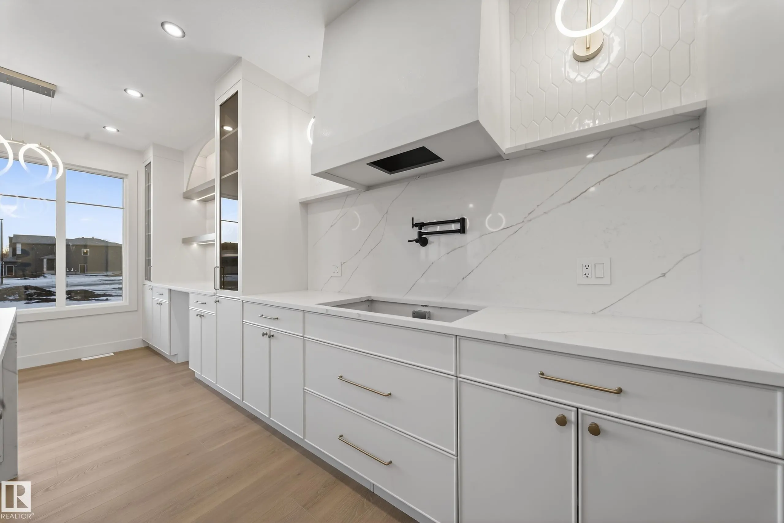 4276 CHARLES Close