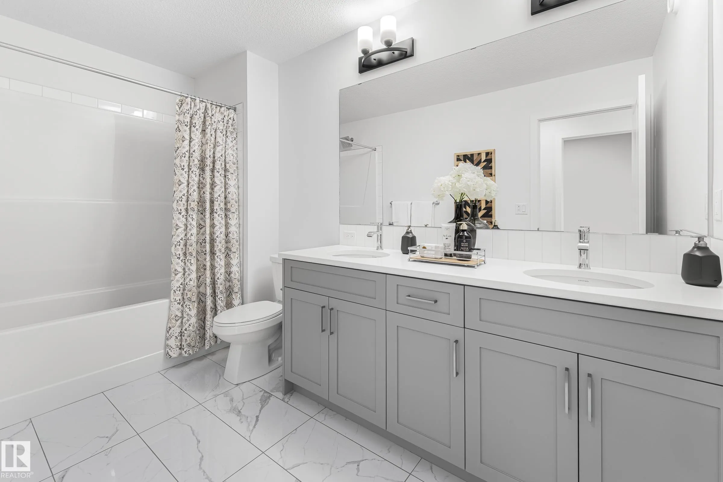 1424 CRISTALL Place