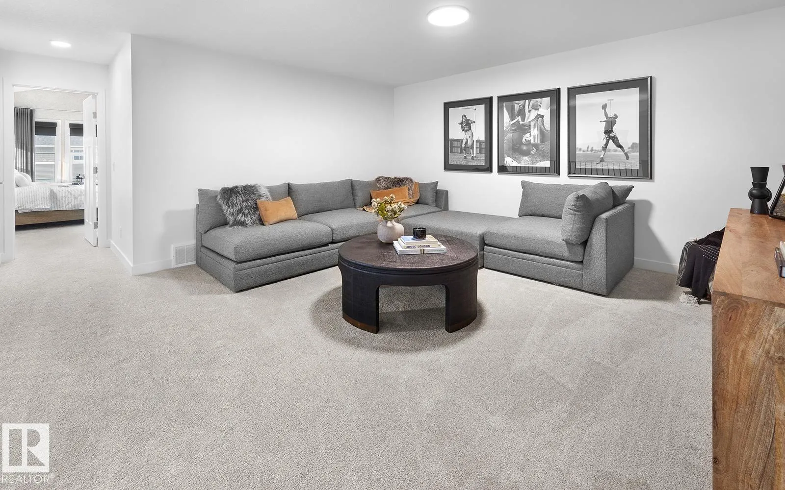 1124 CRISTALL Crescent