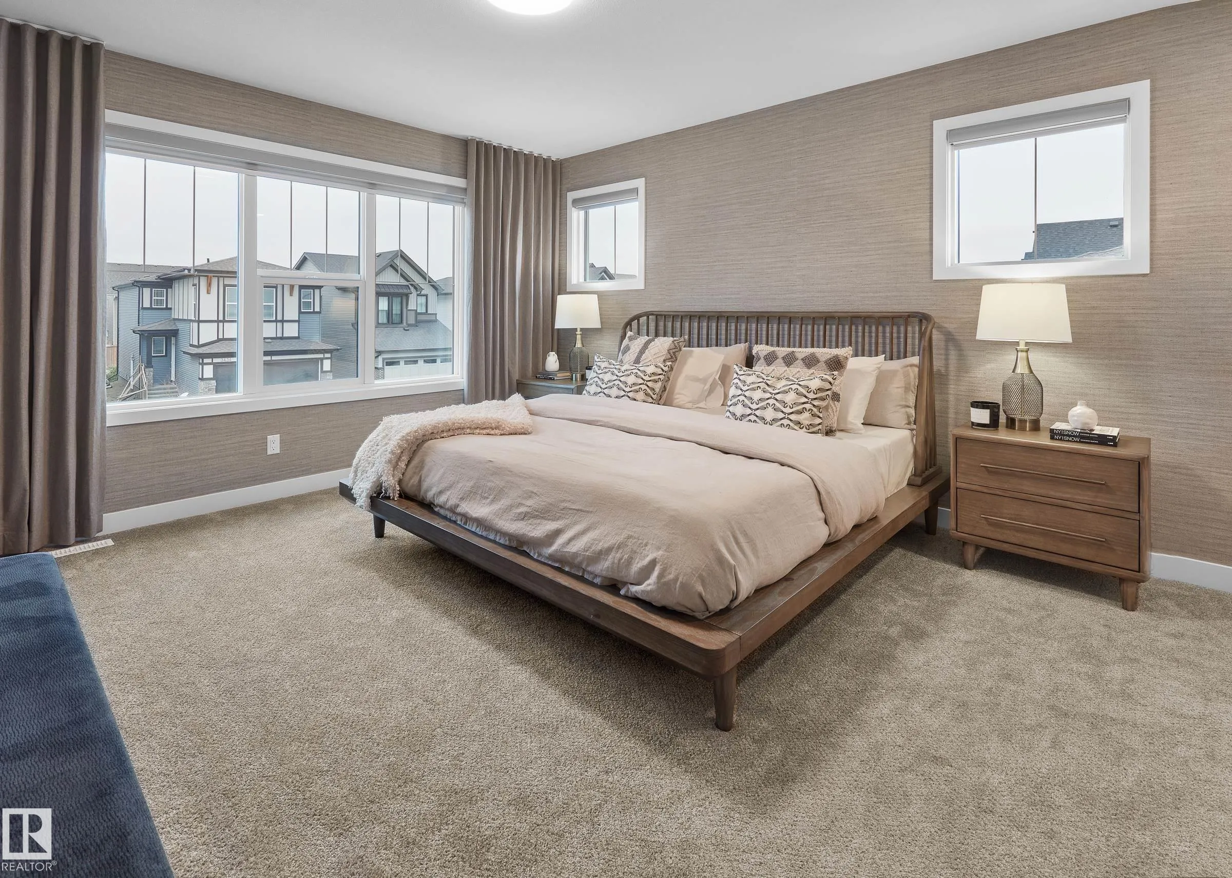 1124 CRISTALL Crescent