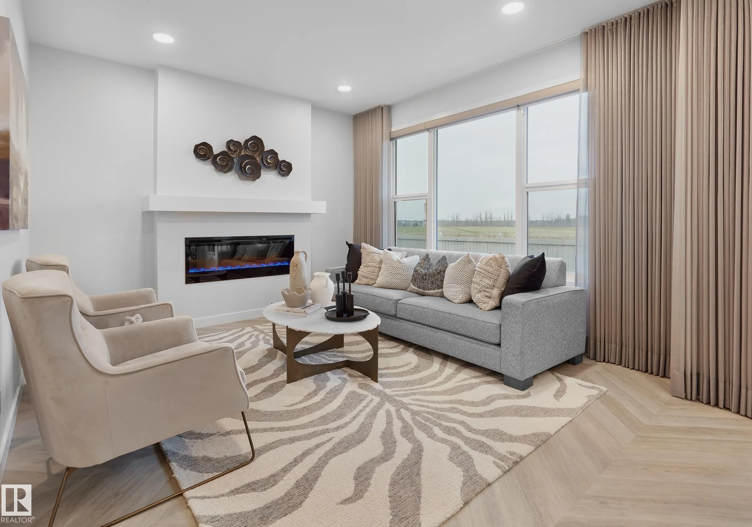 1124 CRISTALL Crescent