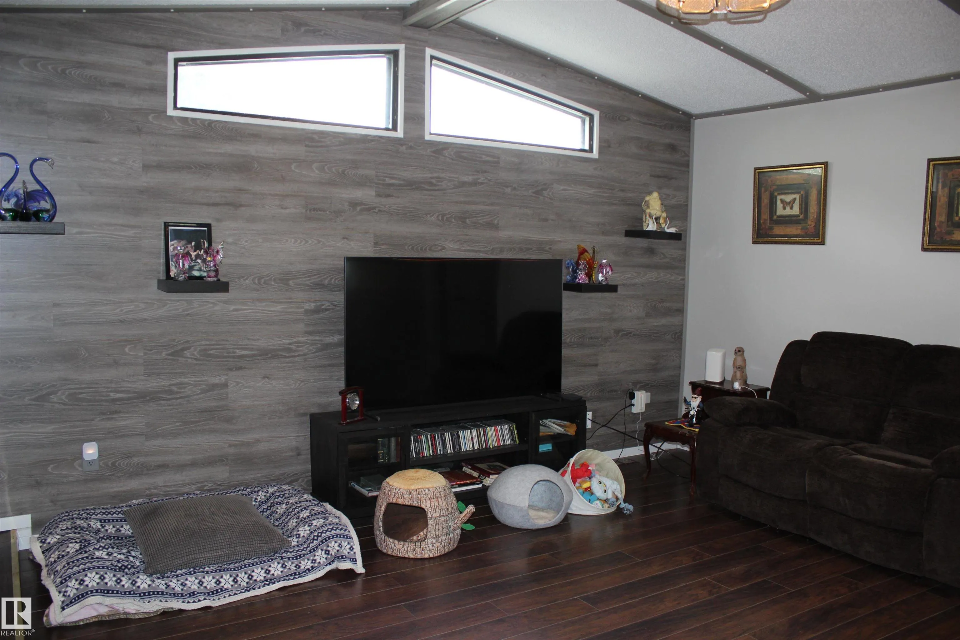 1118 Lakevista Drive