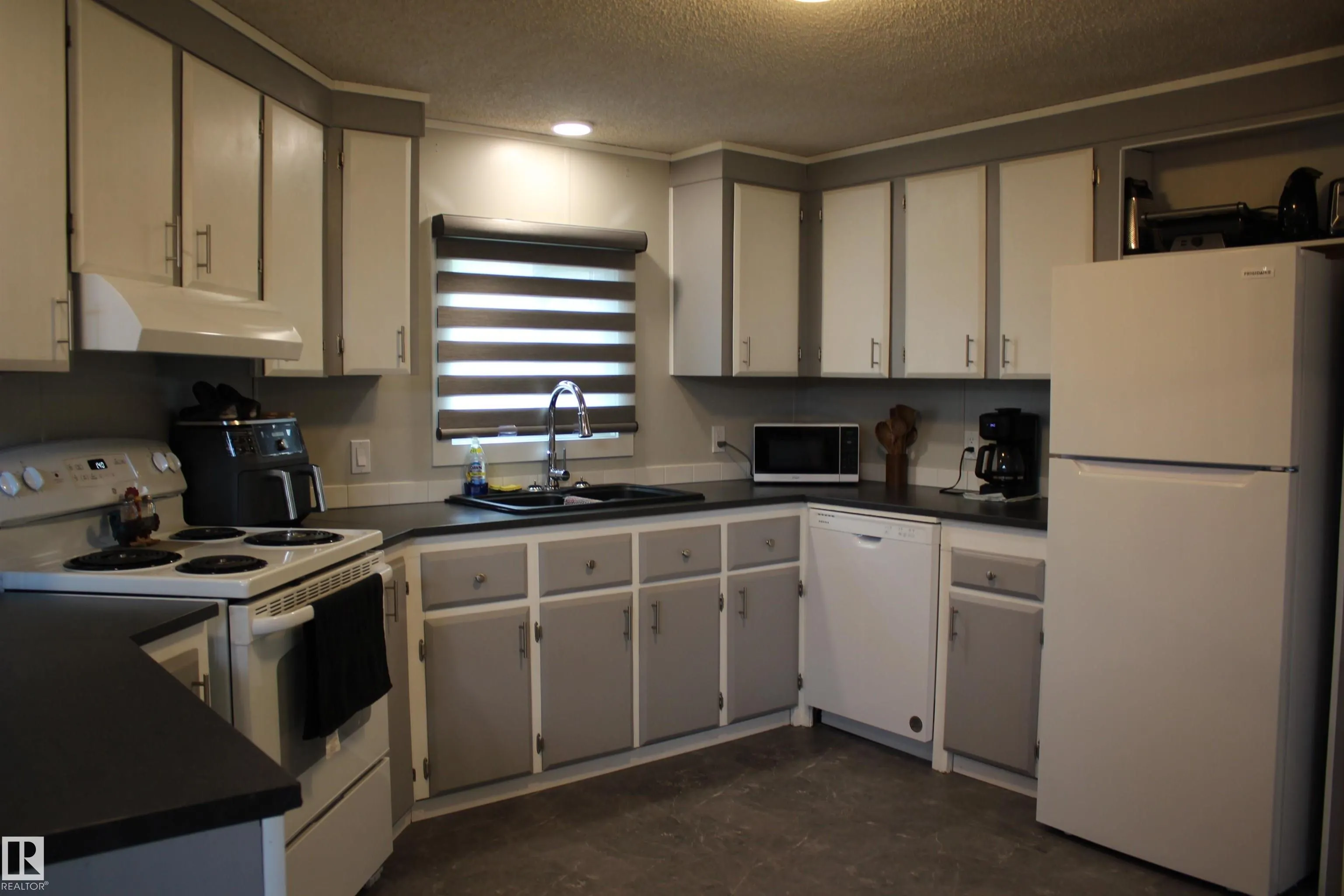 1118 Lakevista Drive