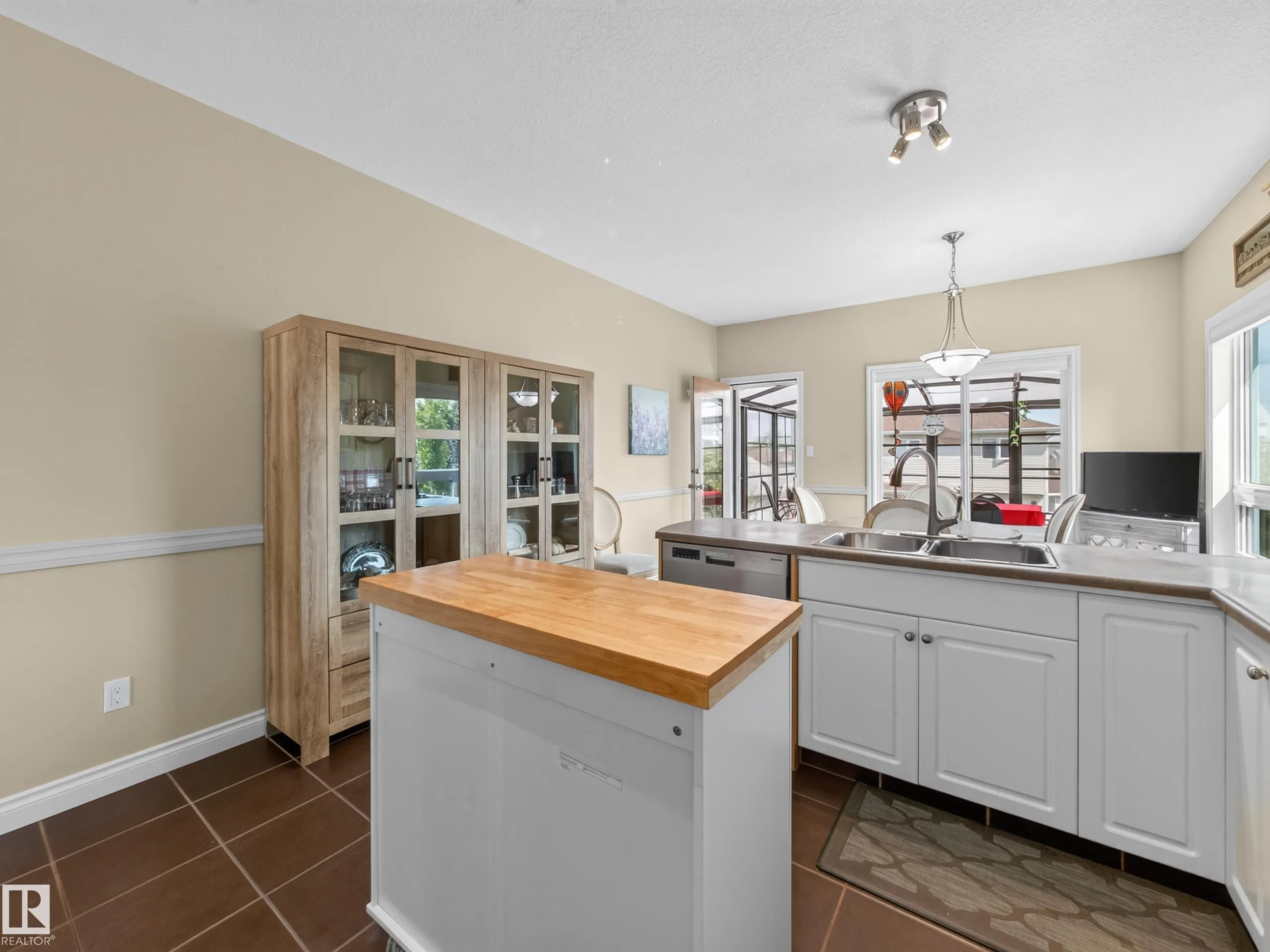 148 FORREST Drive