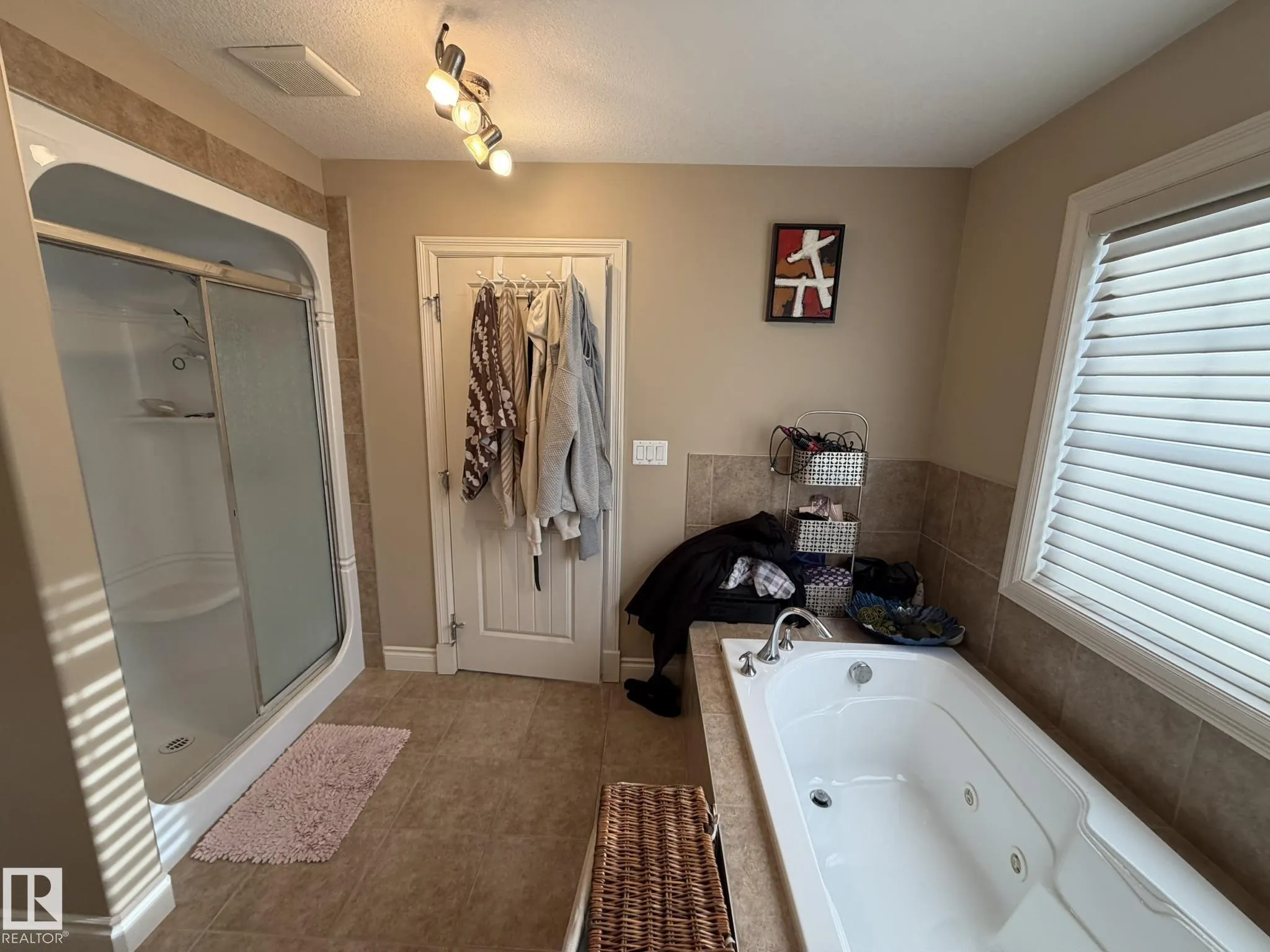 551 STEWART Crescent