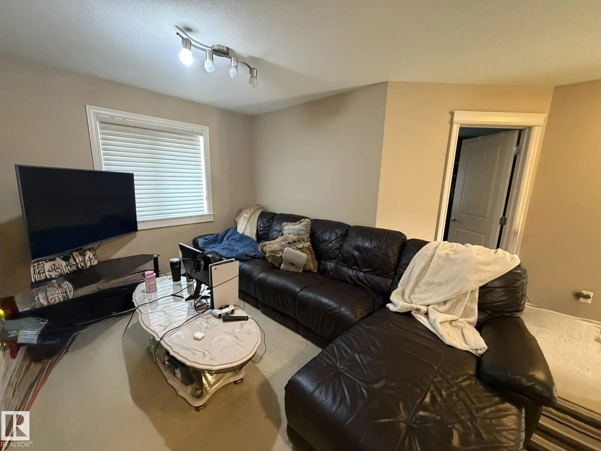 551 STEWART Crescent