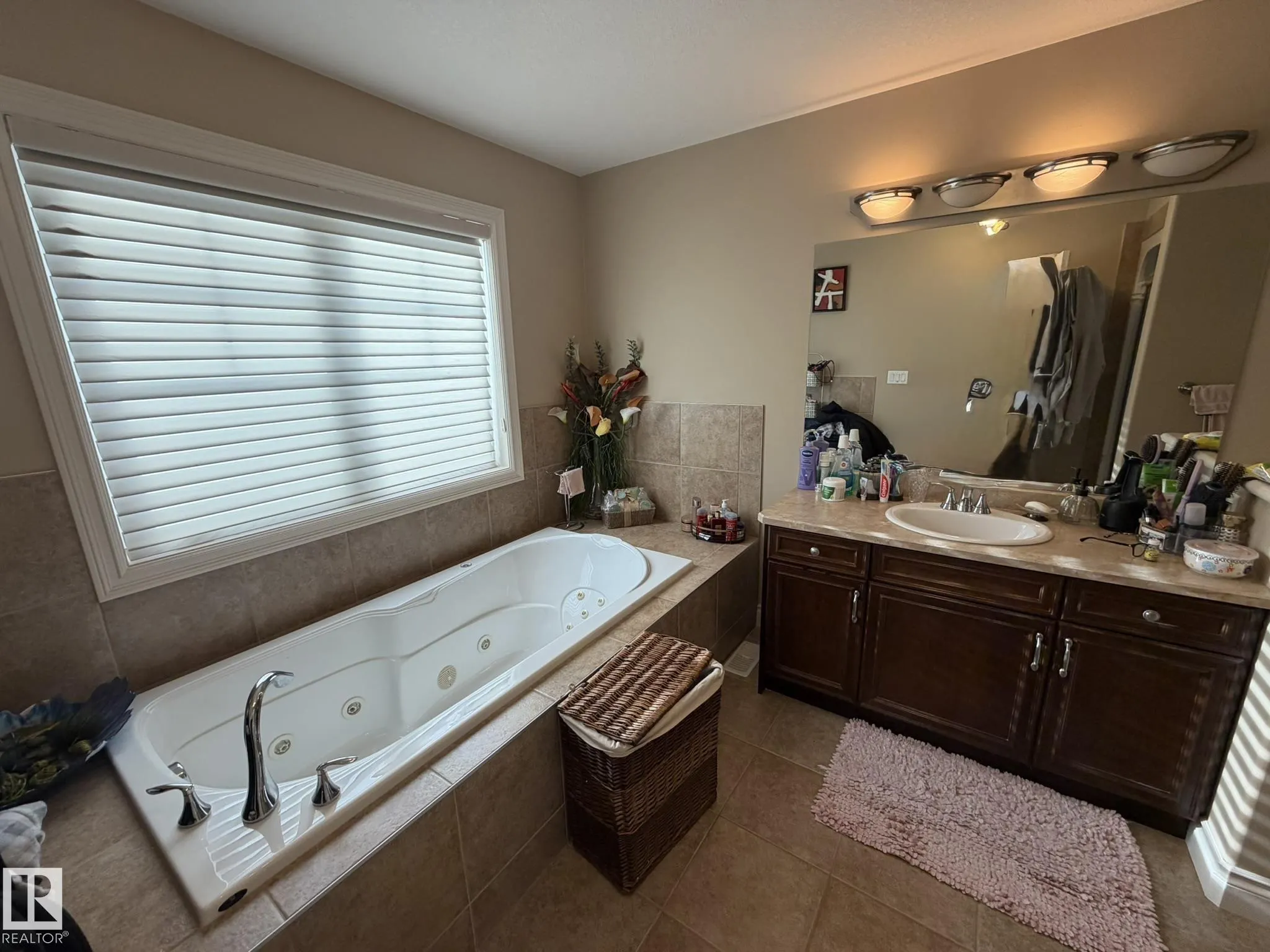 551 STEWART Crescent