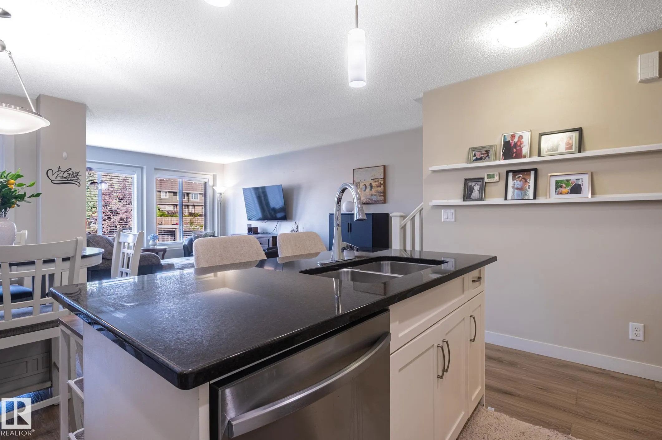 1747 HAMMOND Crescent