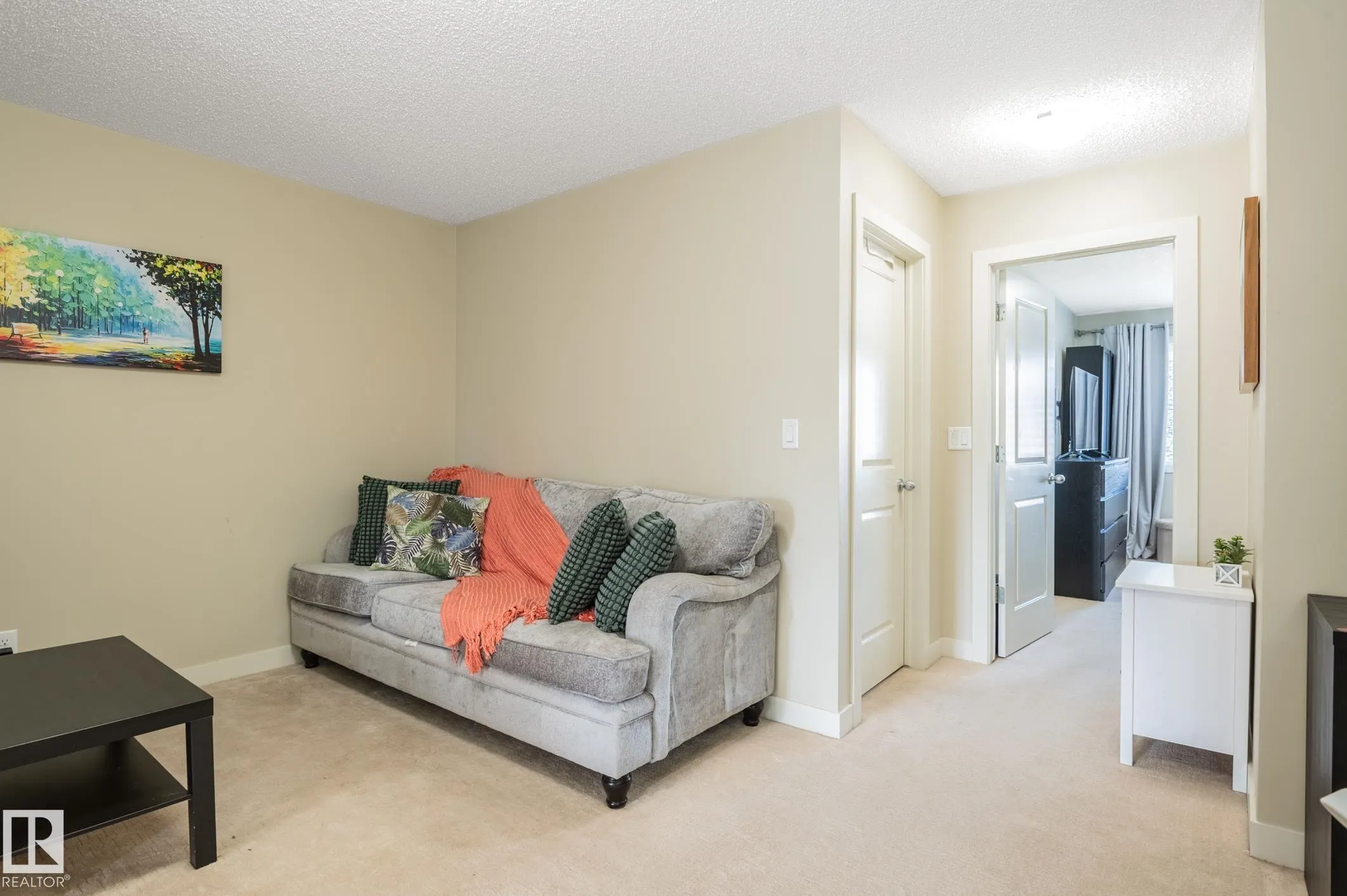 1747 HAMMOND Crescent