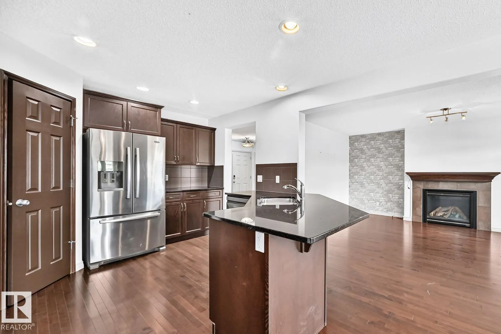 217 SILVERSTONE Crescent