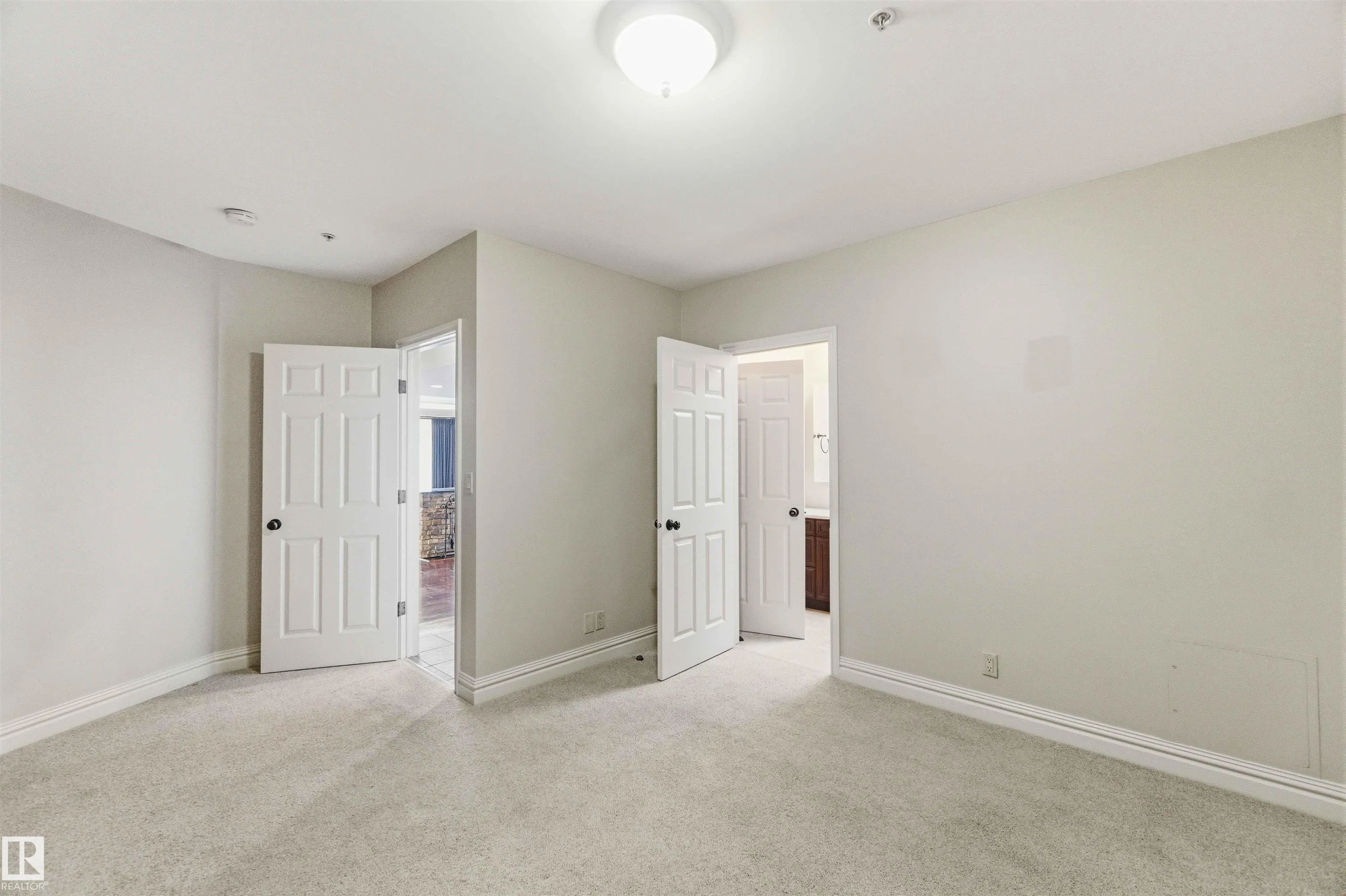 10009 102 Avenue