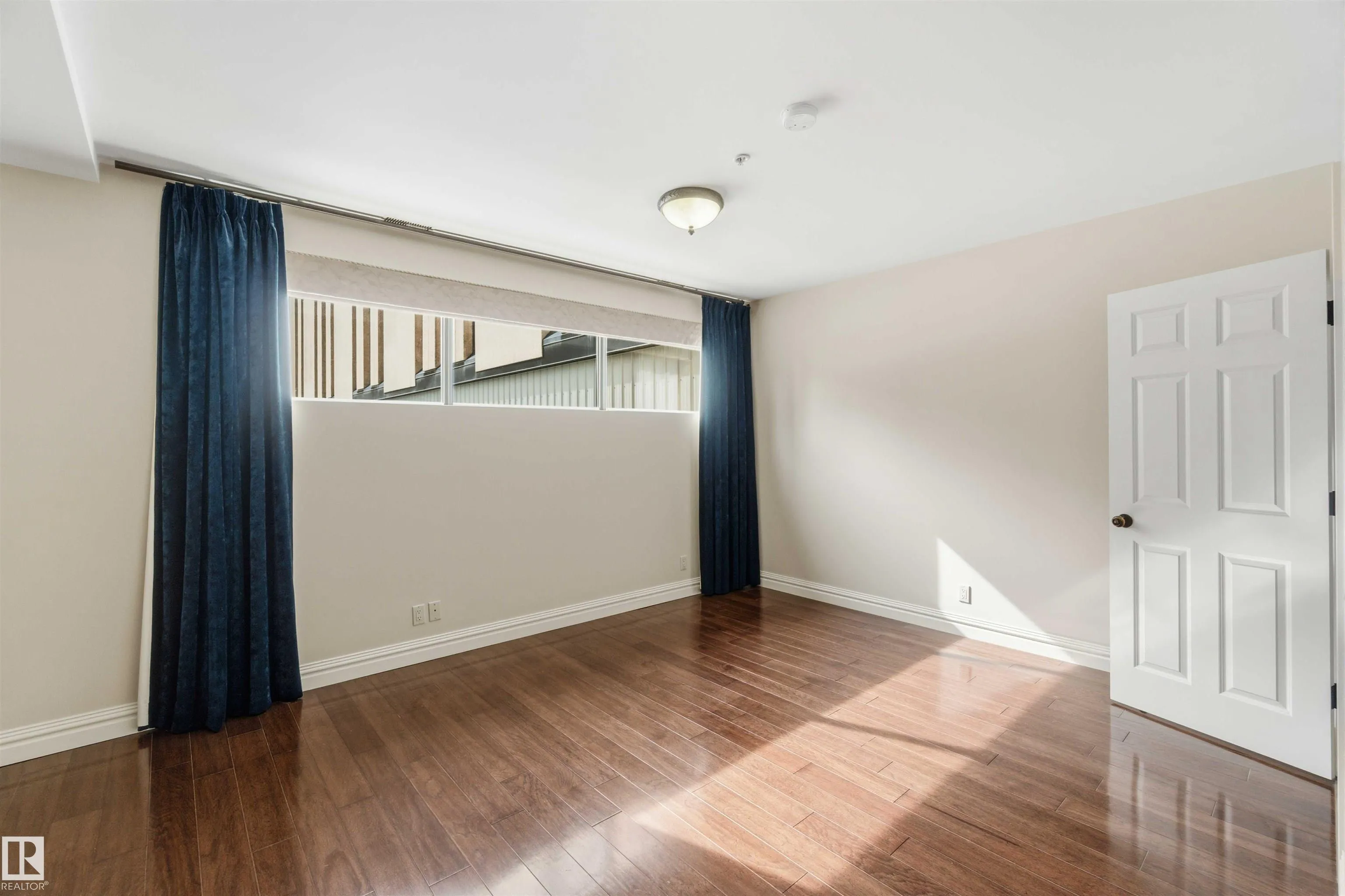 10009 102 Avenue
