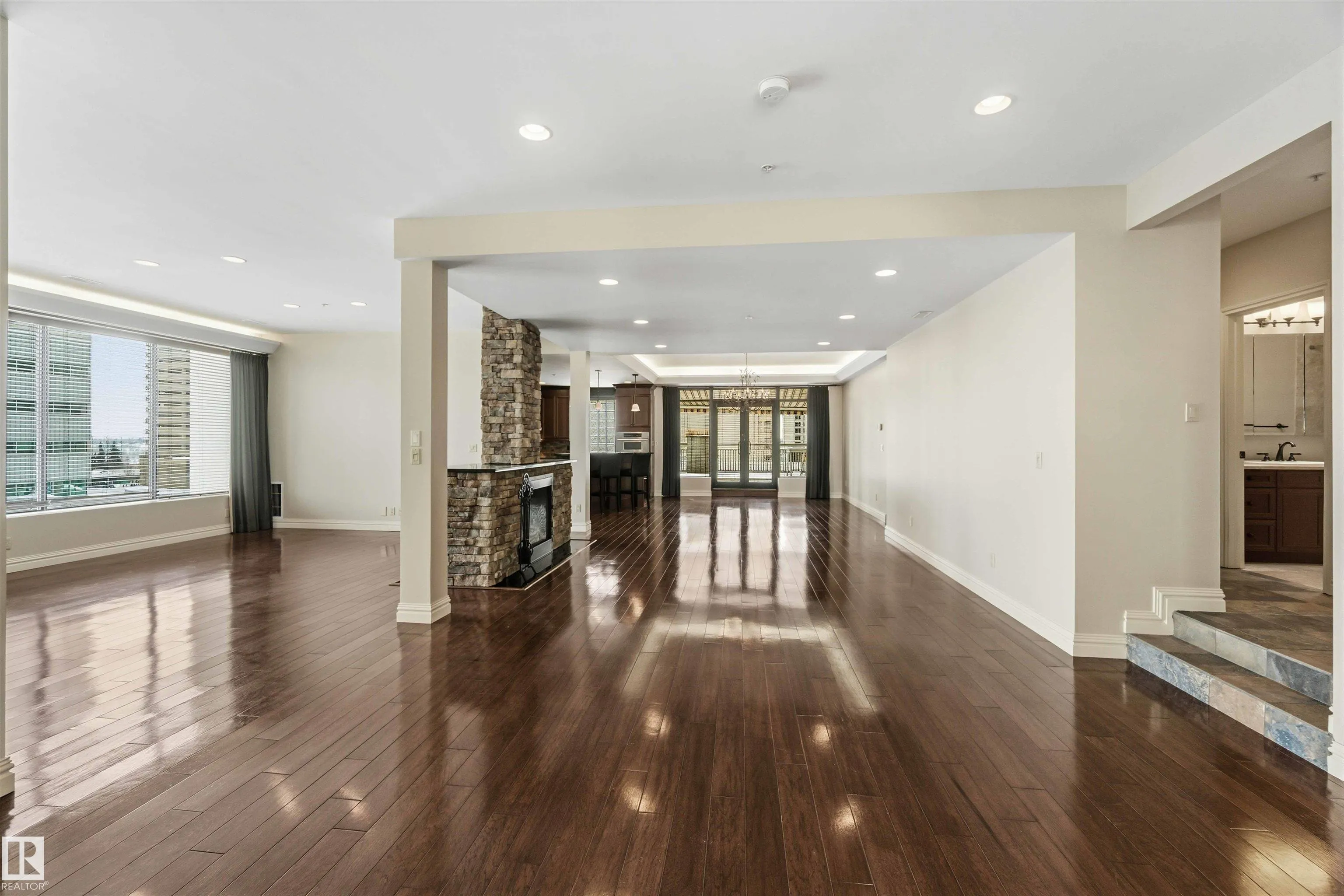 10009 102 Avenue