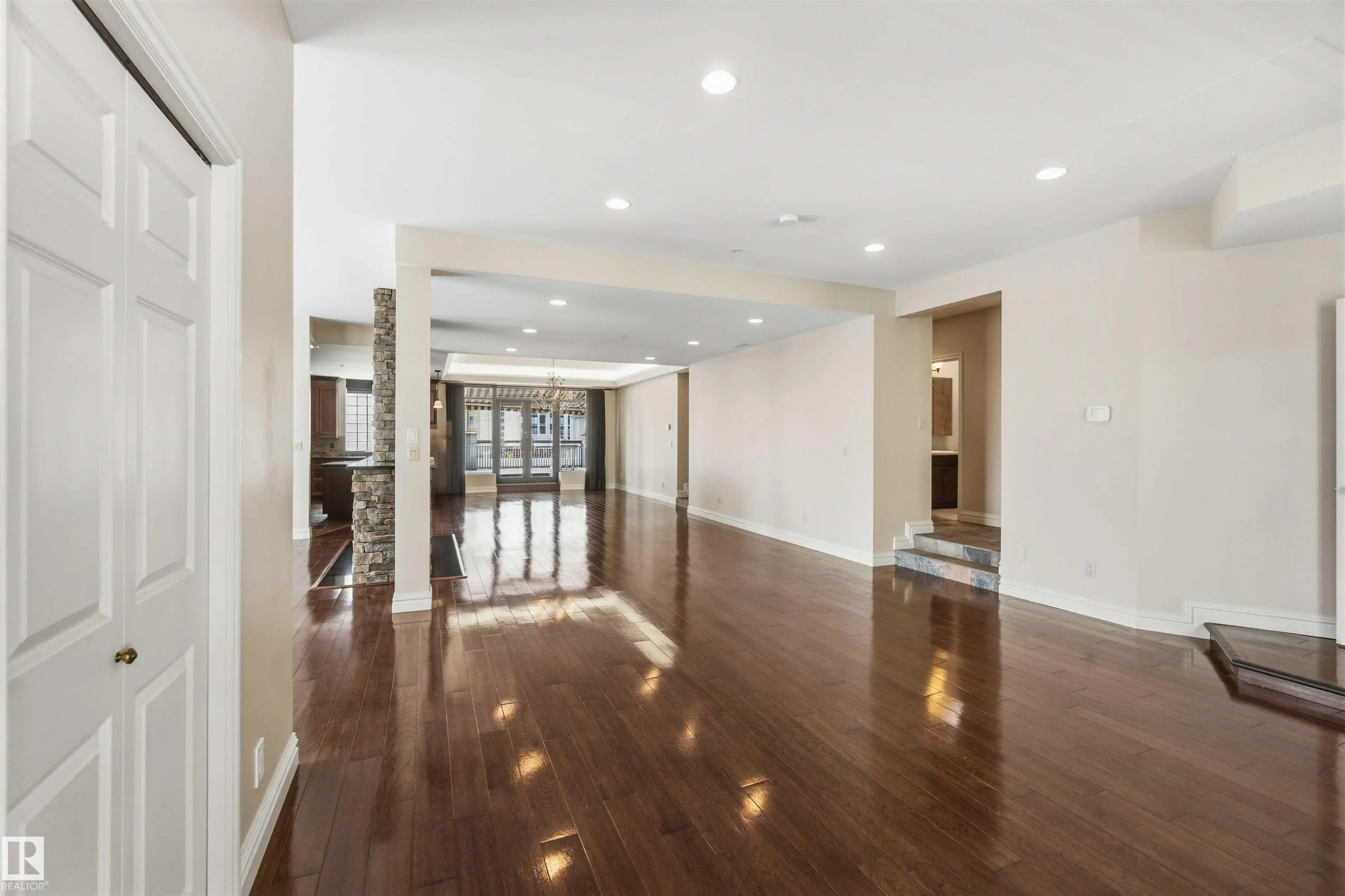 10009 102 Avenue