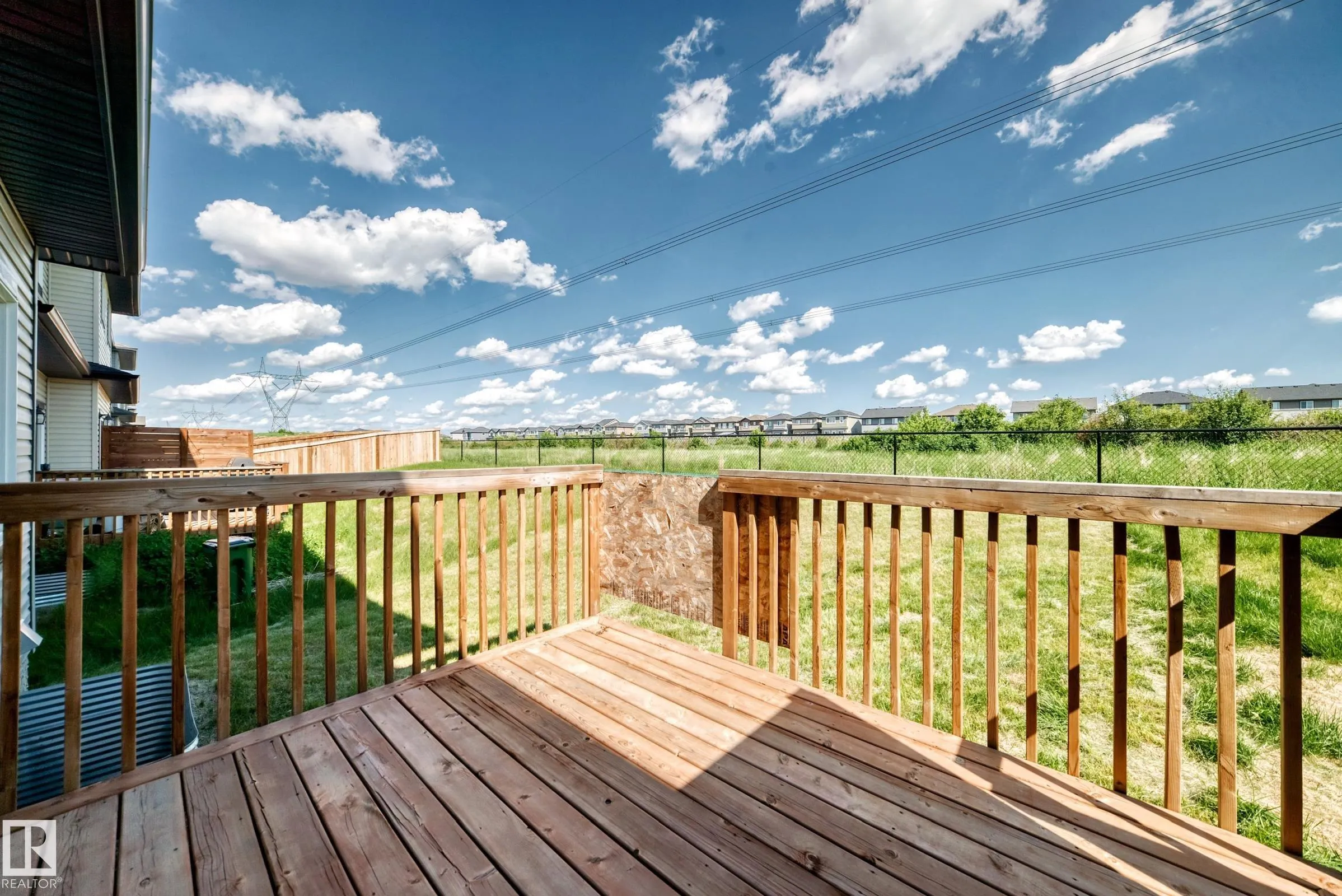 8823 CARSON Way
