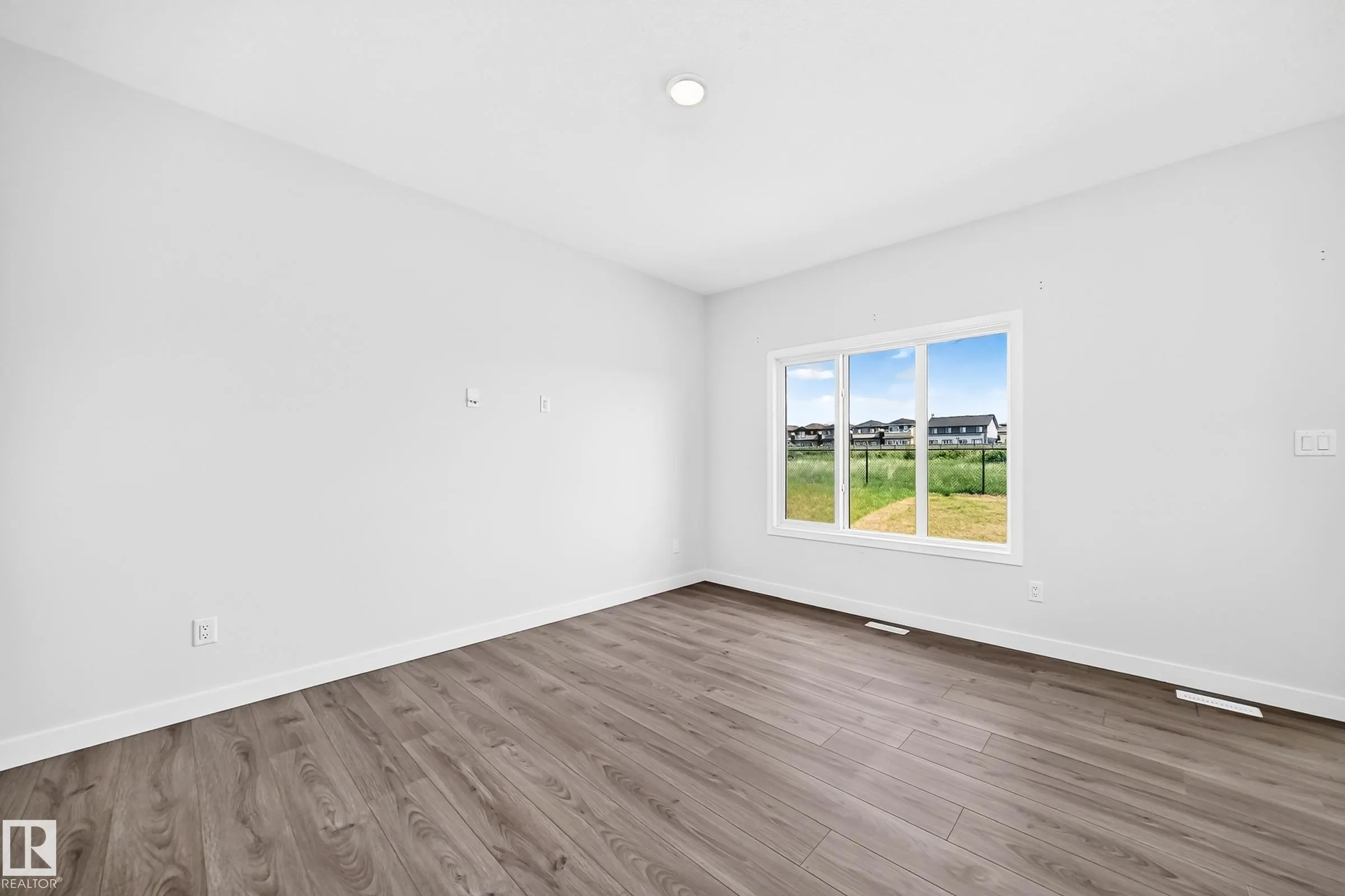 8823 CARSON Way