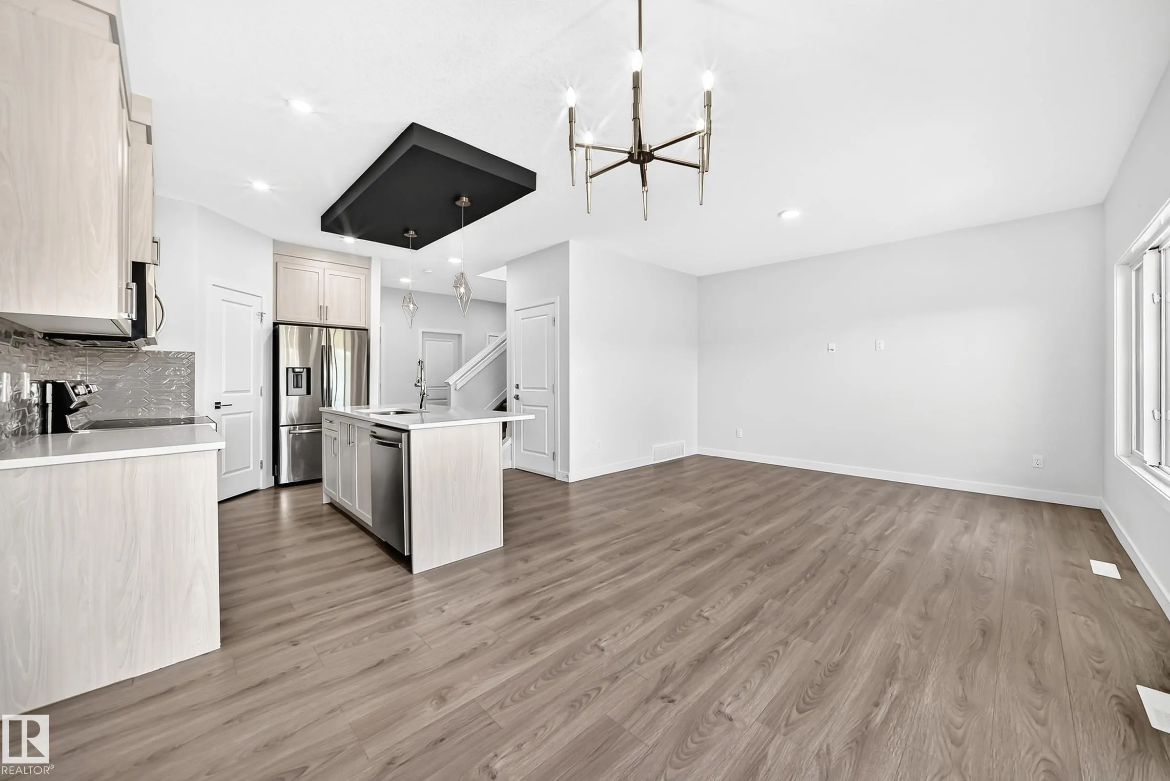 8823 CARSON Way