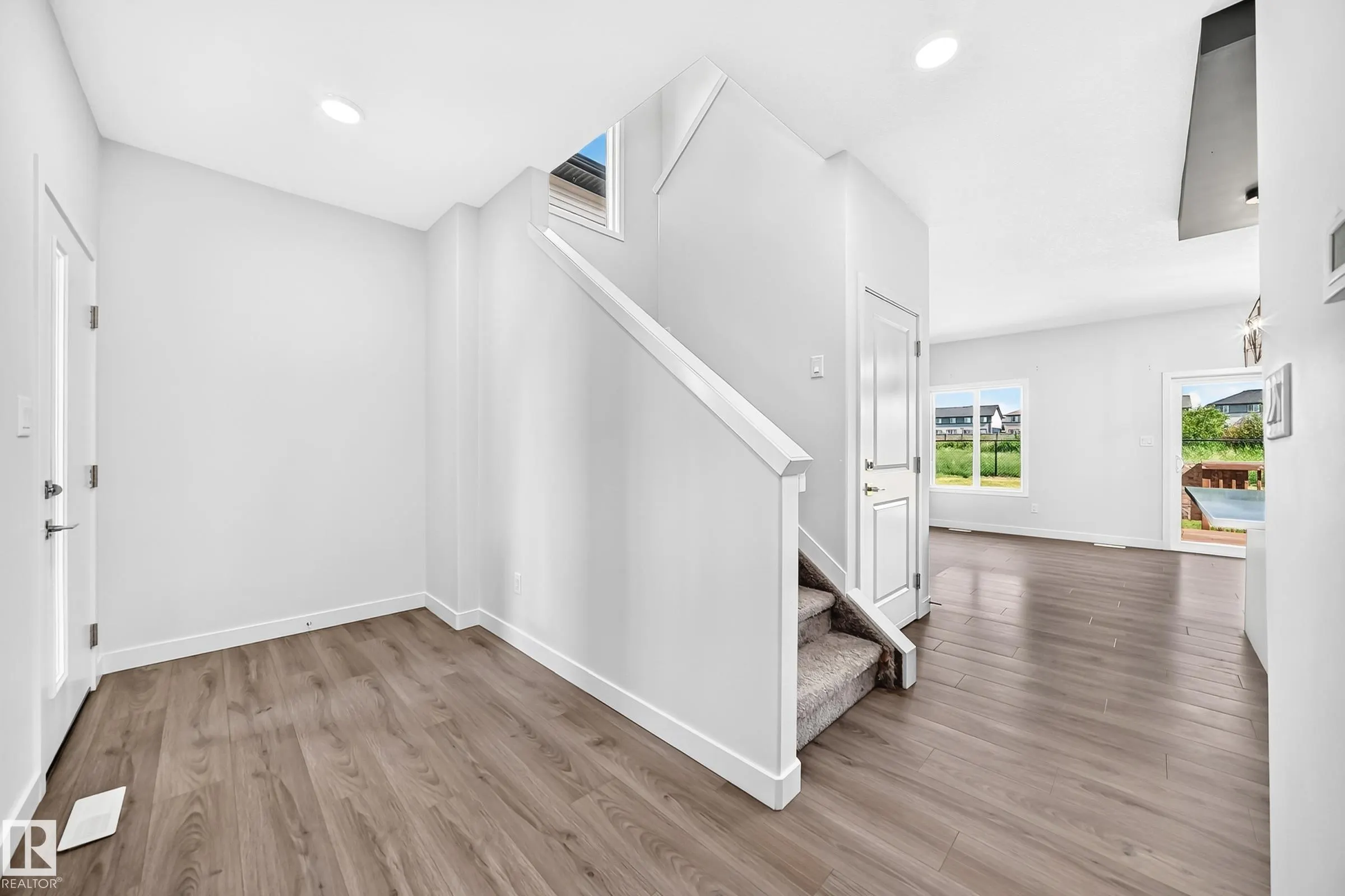 8823 CARSON Way