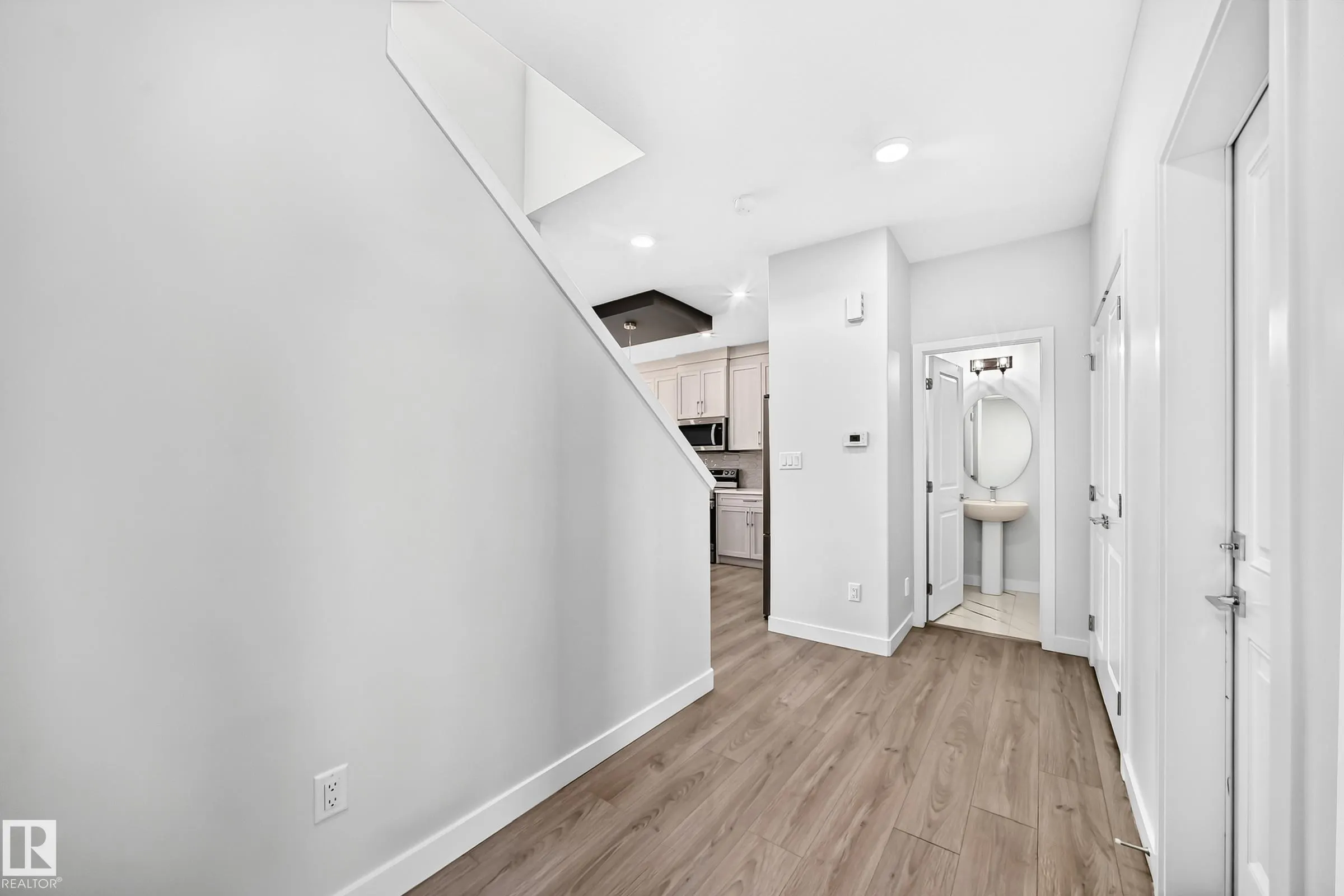 8823 CARSON Way