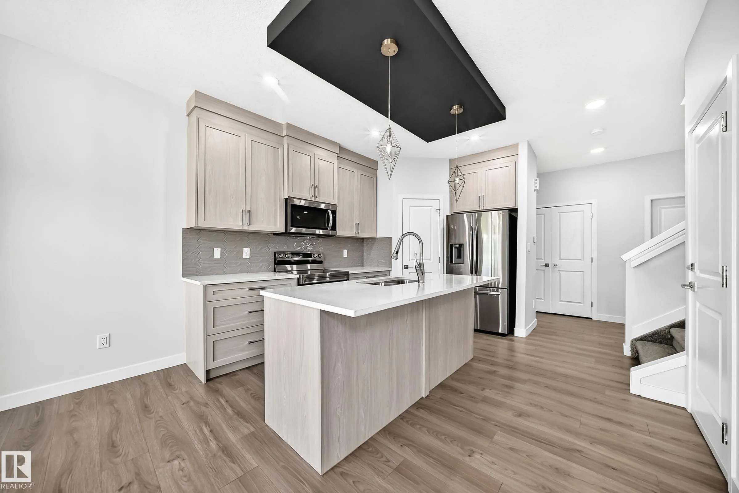 8823 CARSON Way