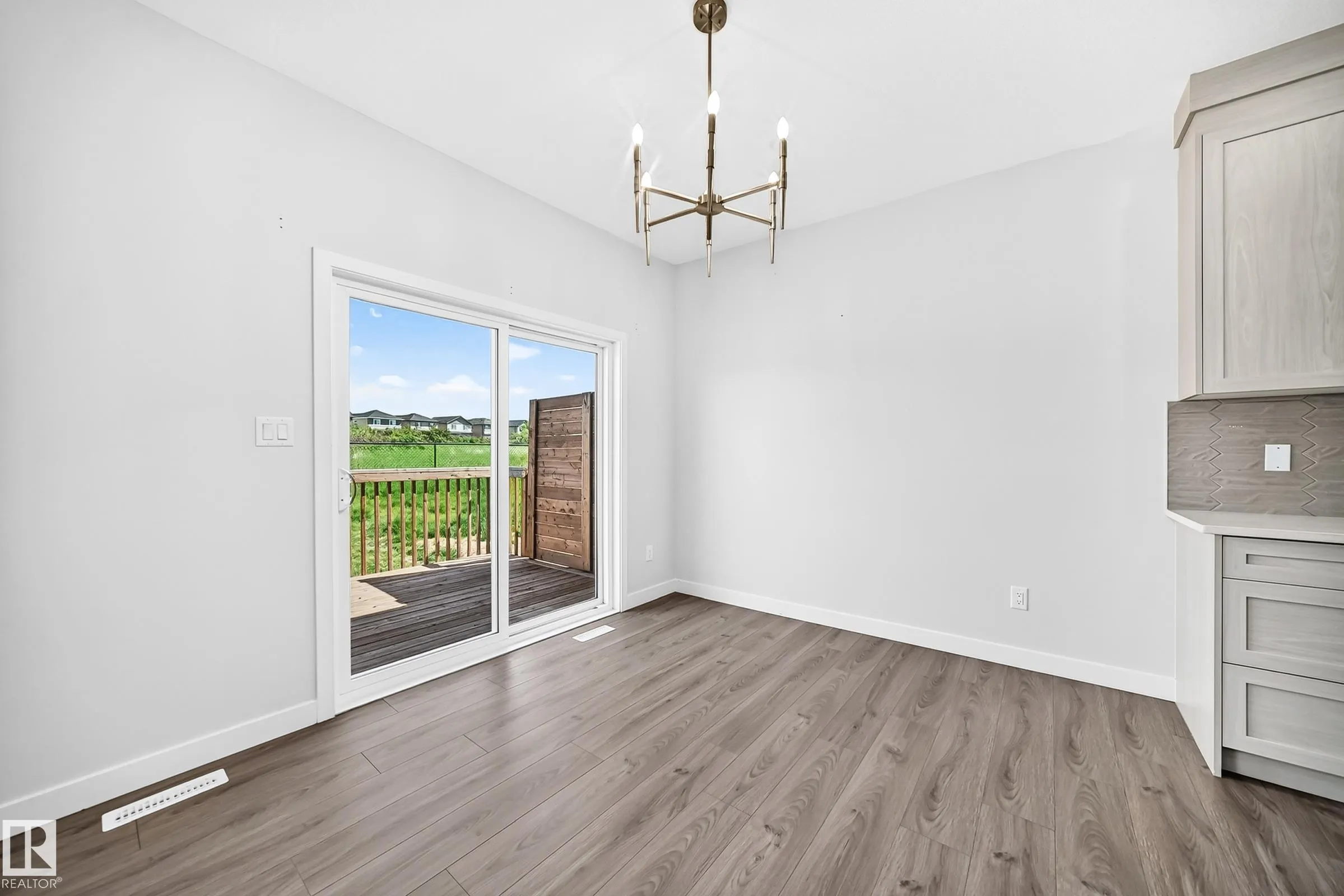 8823 CARSON Way