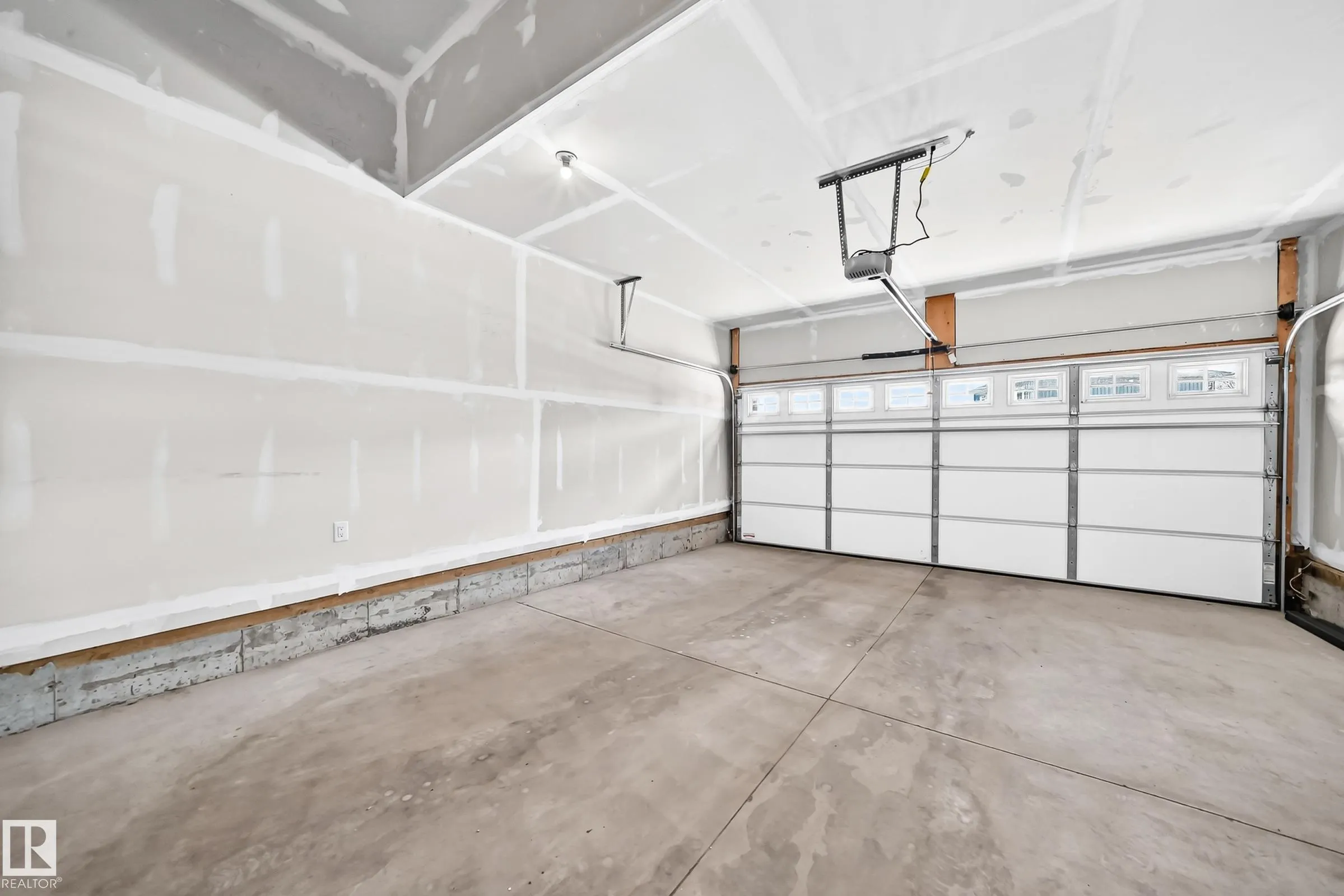 8823 CARSON Way