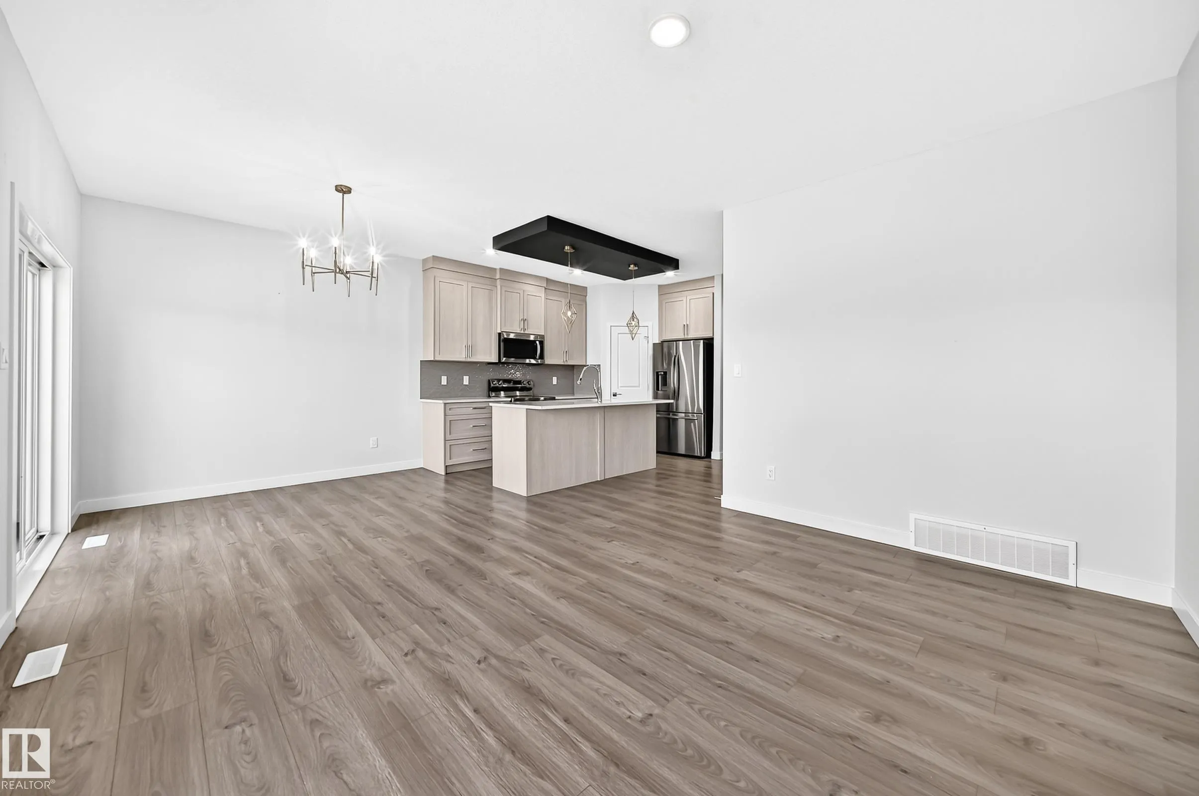 8823 CARSON Way