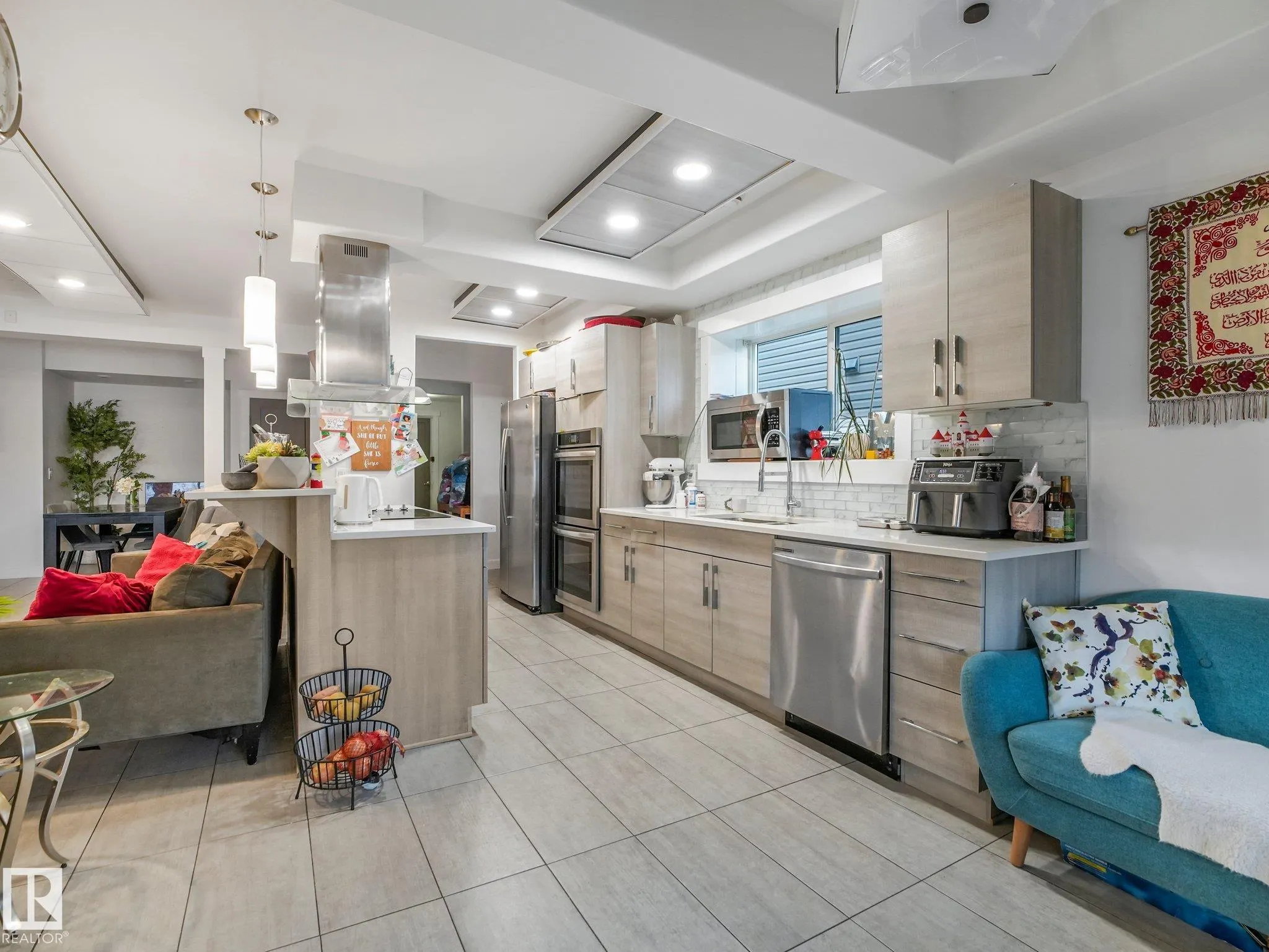 876 HODGINS Road