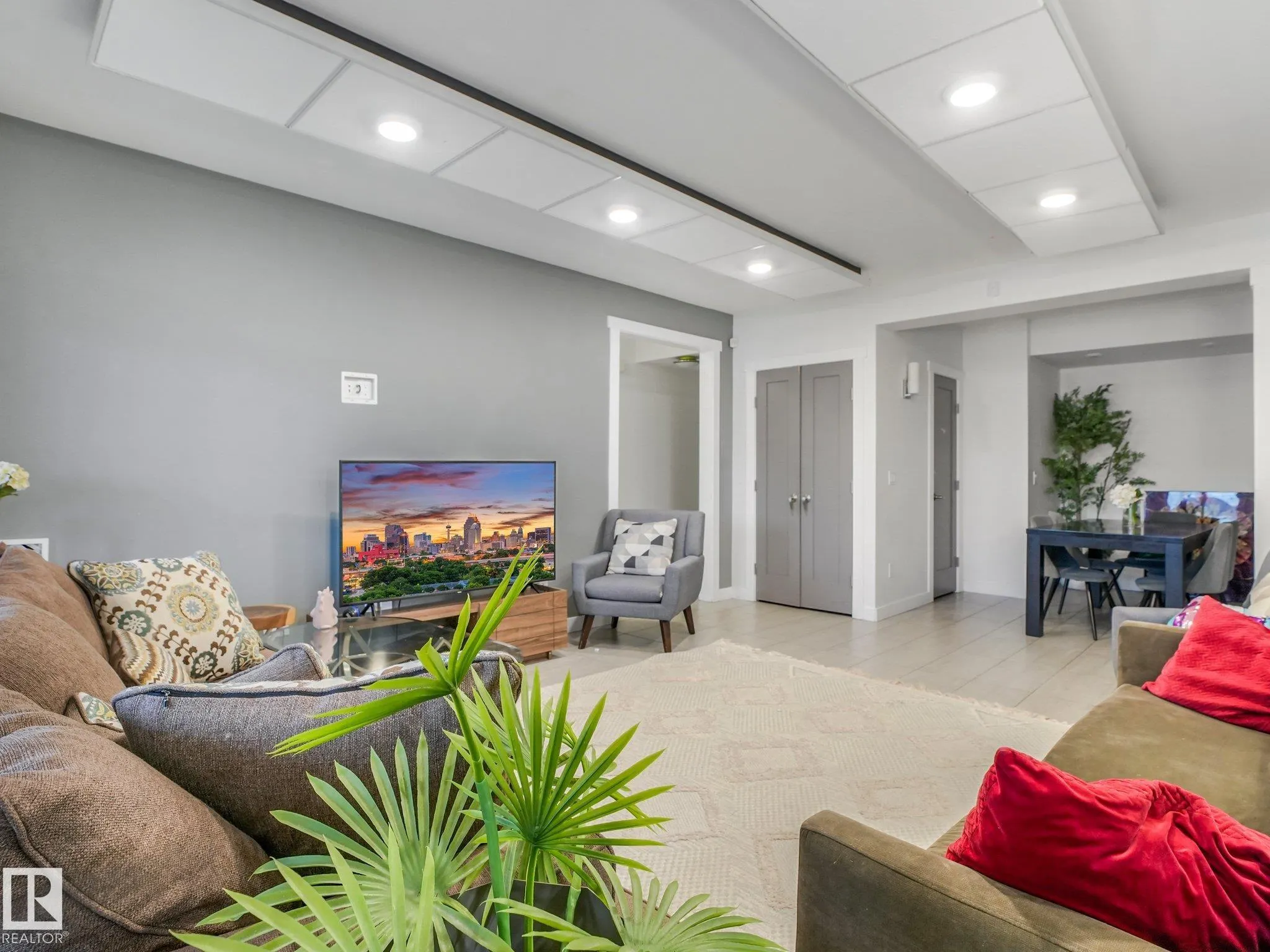 876 HODGINS Road