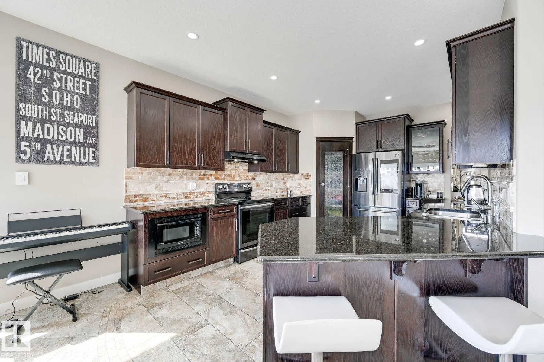 876 HODGINS Road
