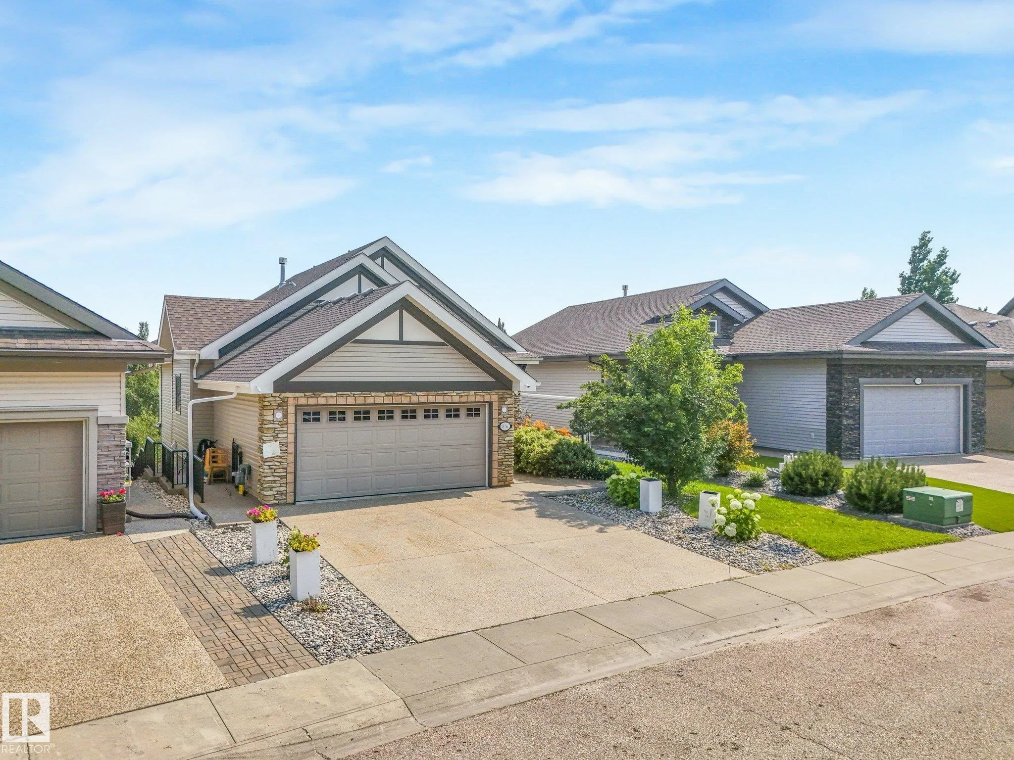 876 HODGINS Road