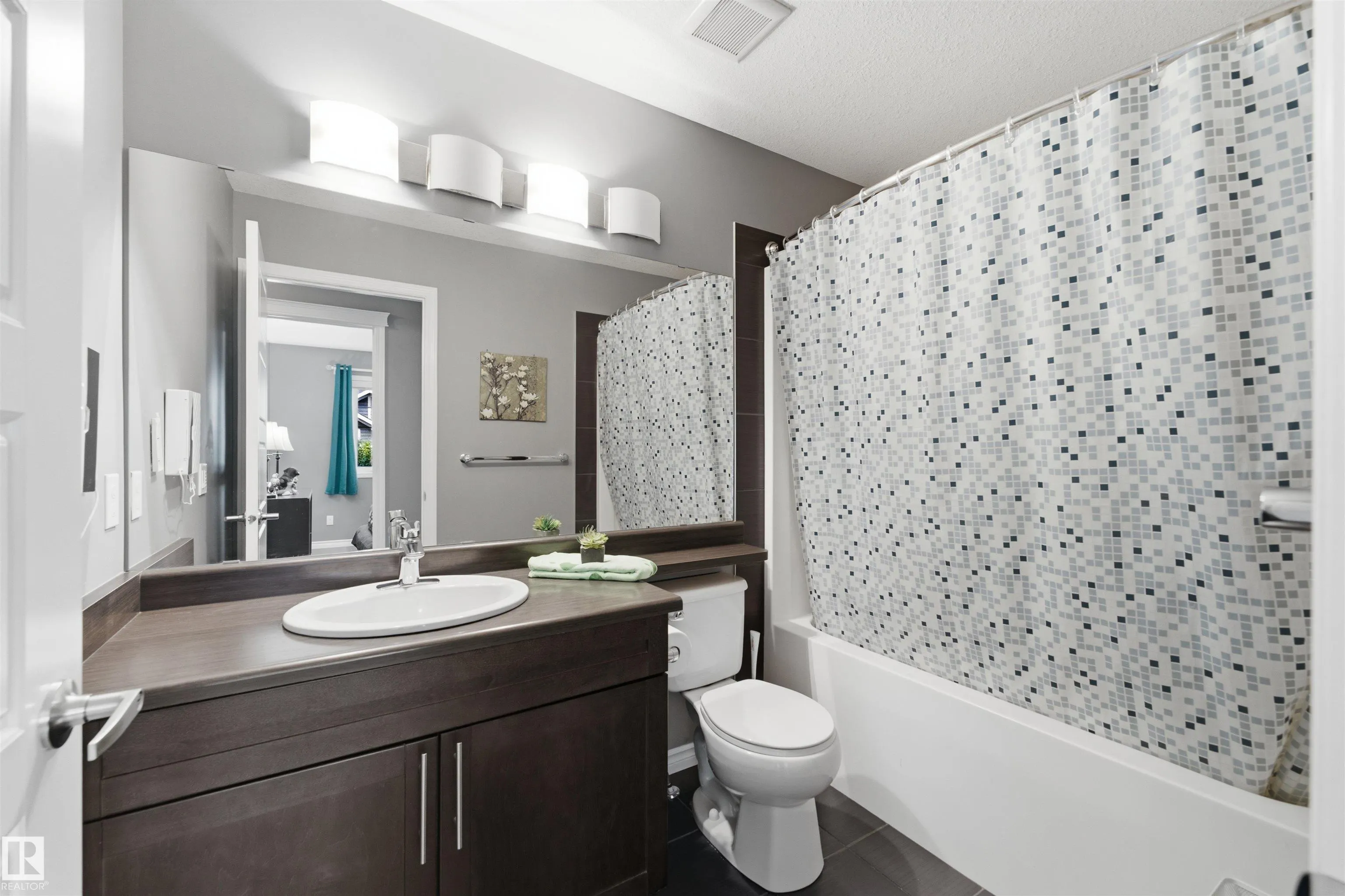 5315 CRABAPPLE Loop