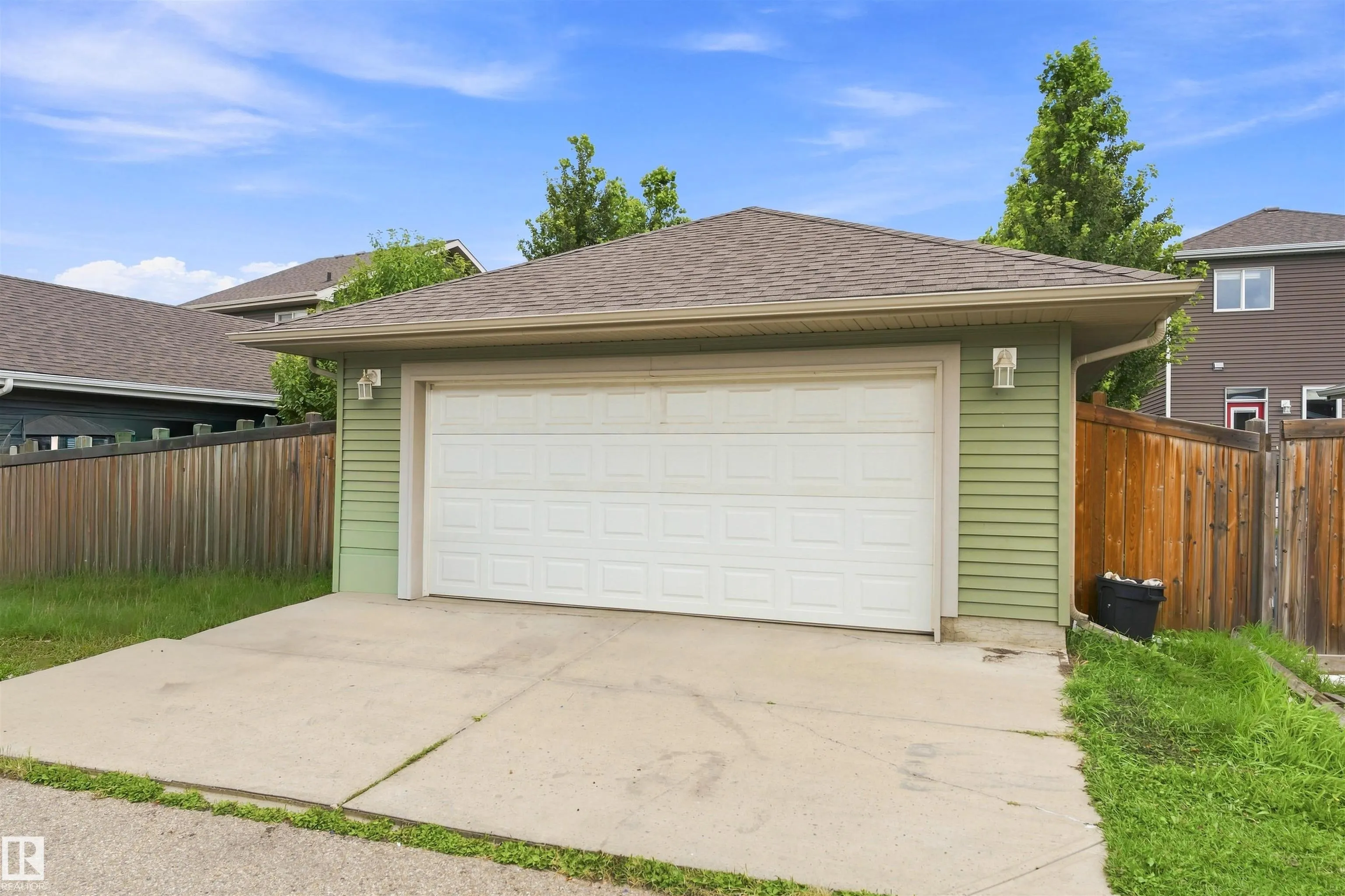 5315 CRABAPPLE Loop